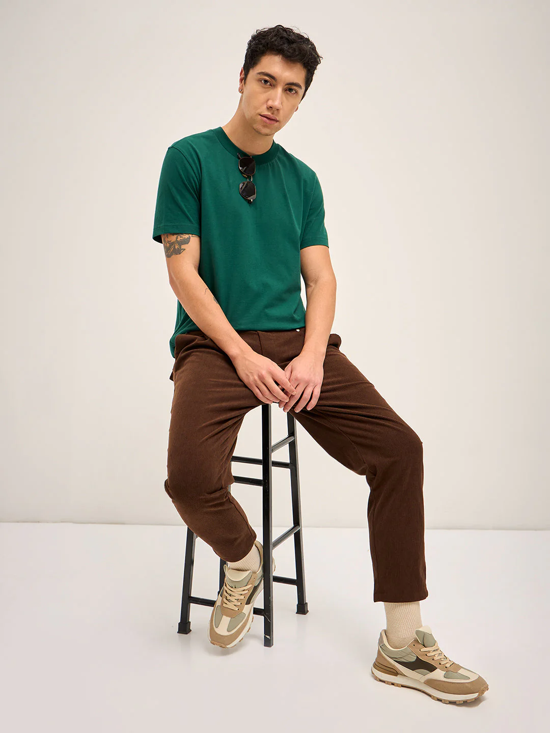 Men Bottle Green Solid Crew Neck Regular Fit T-Shirt - Image 4