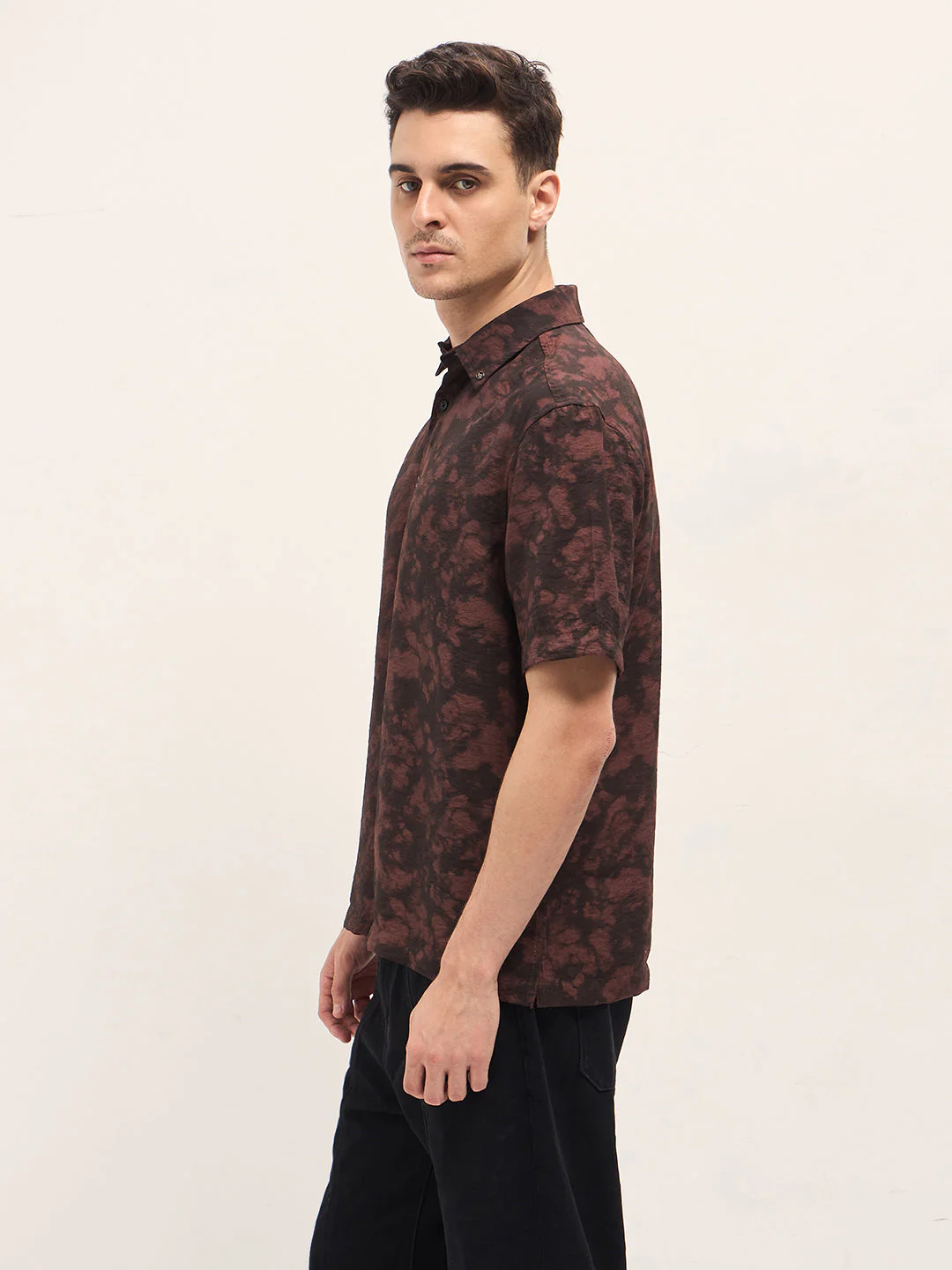 Men Brown Digital Print Relax Fit Casual Shirt - Image 3