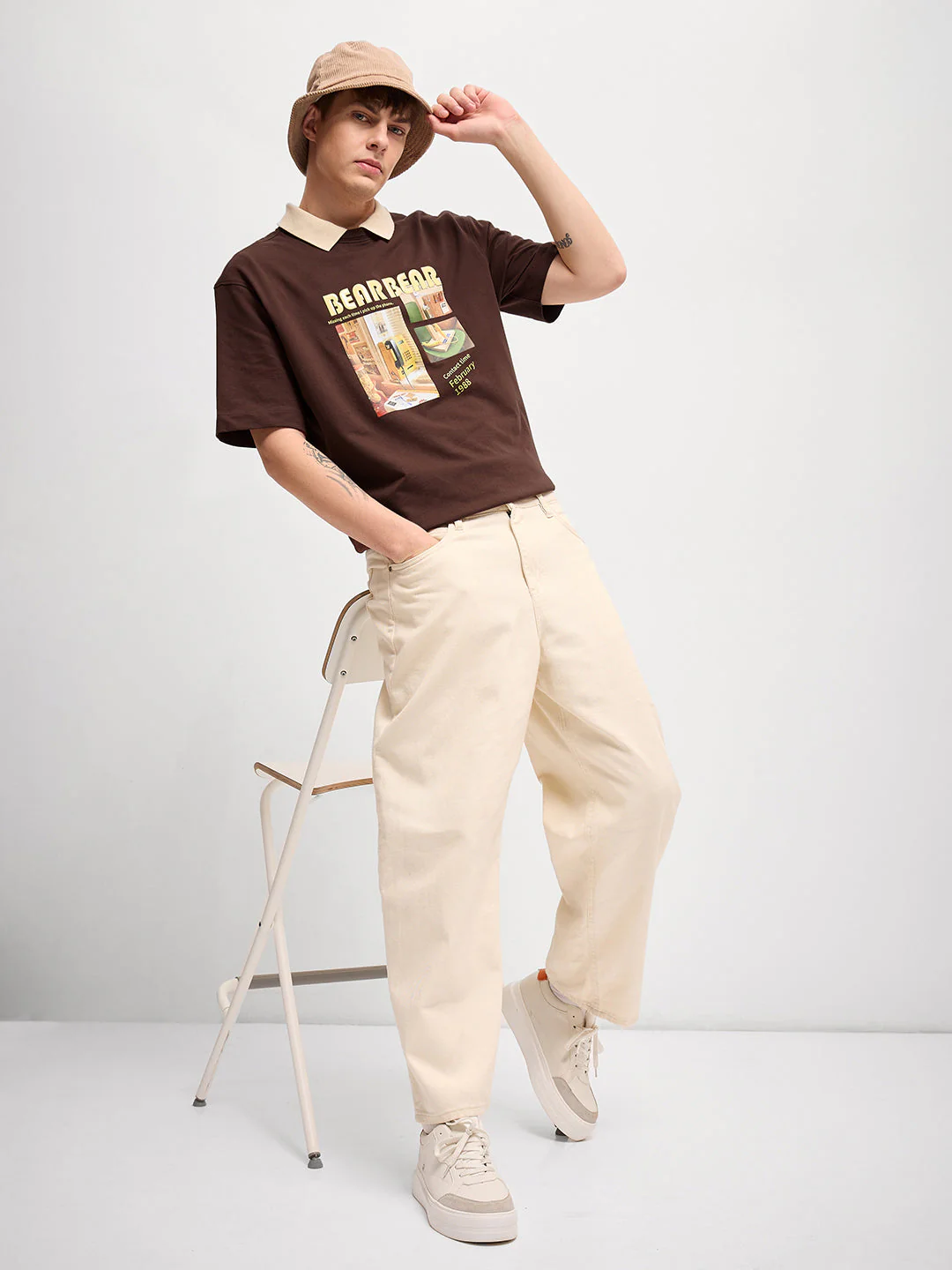 Men Brown Graphic Print Crew Neck T-Shirt - Image 4