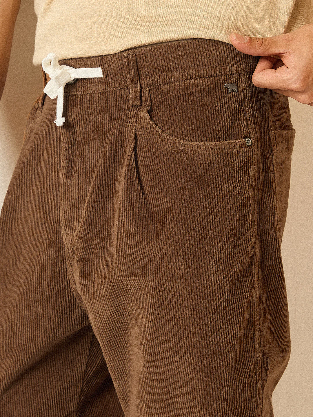 Men Brown Solid Baggy Fit Corduroy Cotton Pant - Image 5