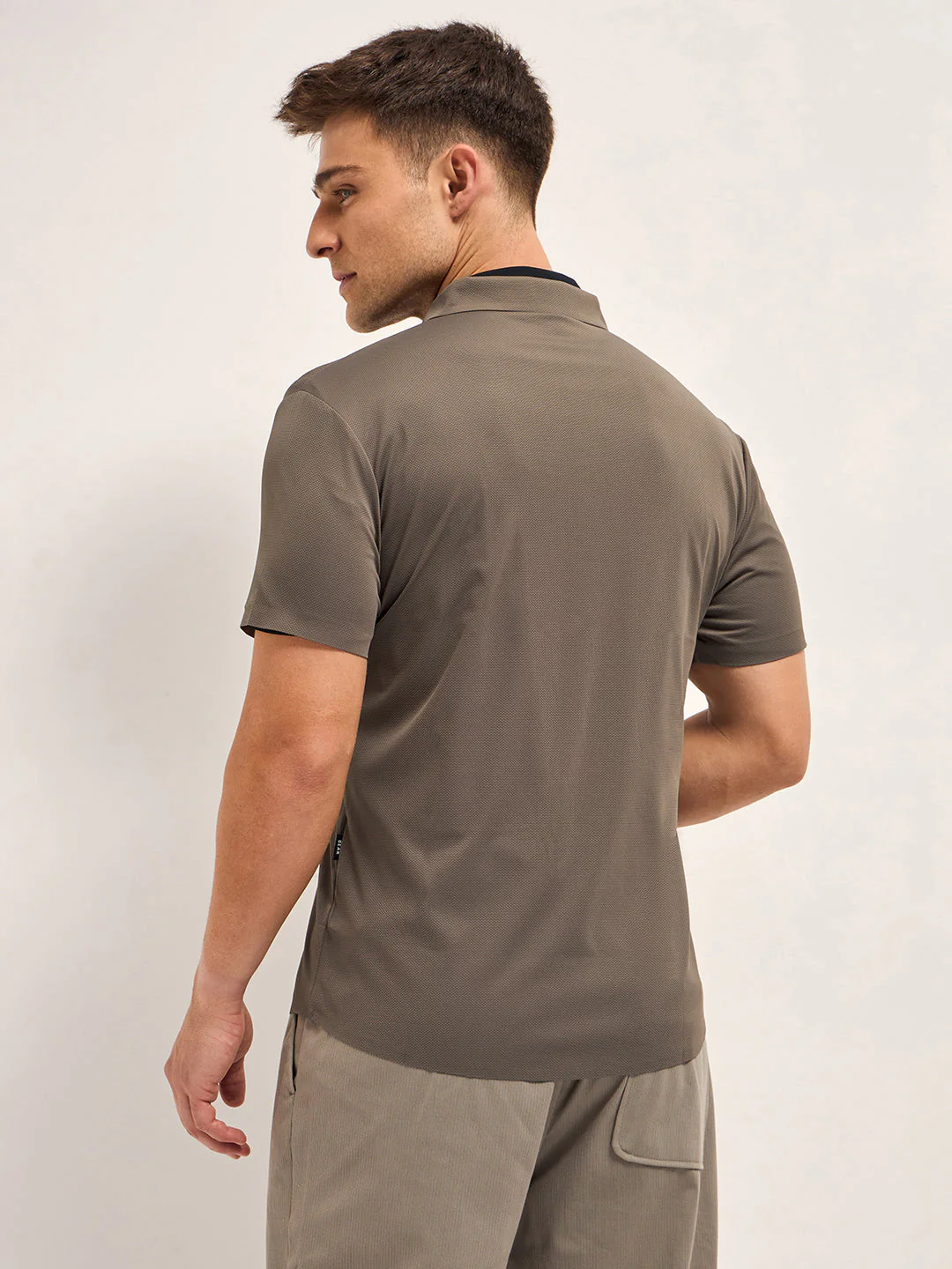 Men Brown Solid Nylon Blend Classic Spread Collar Shirt - Image 2