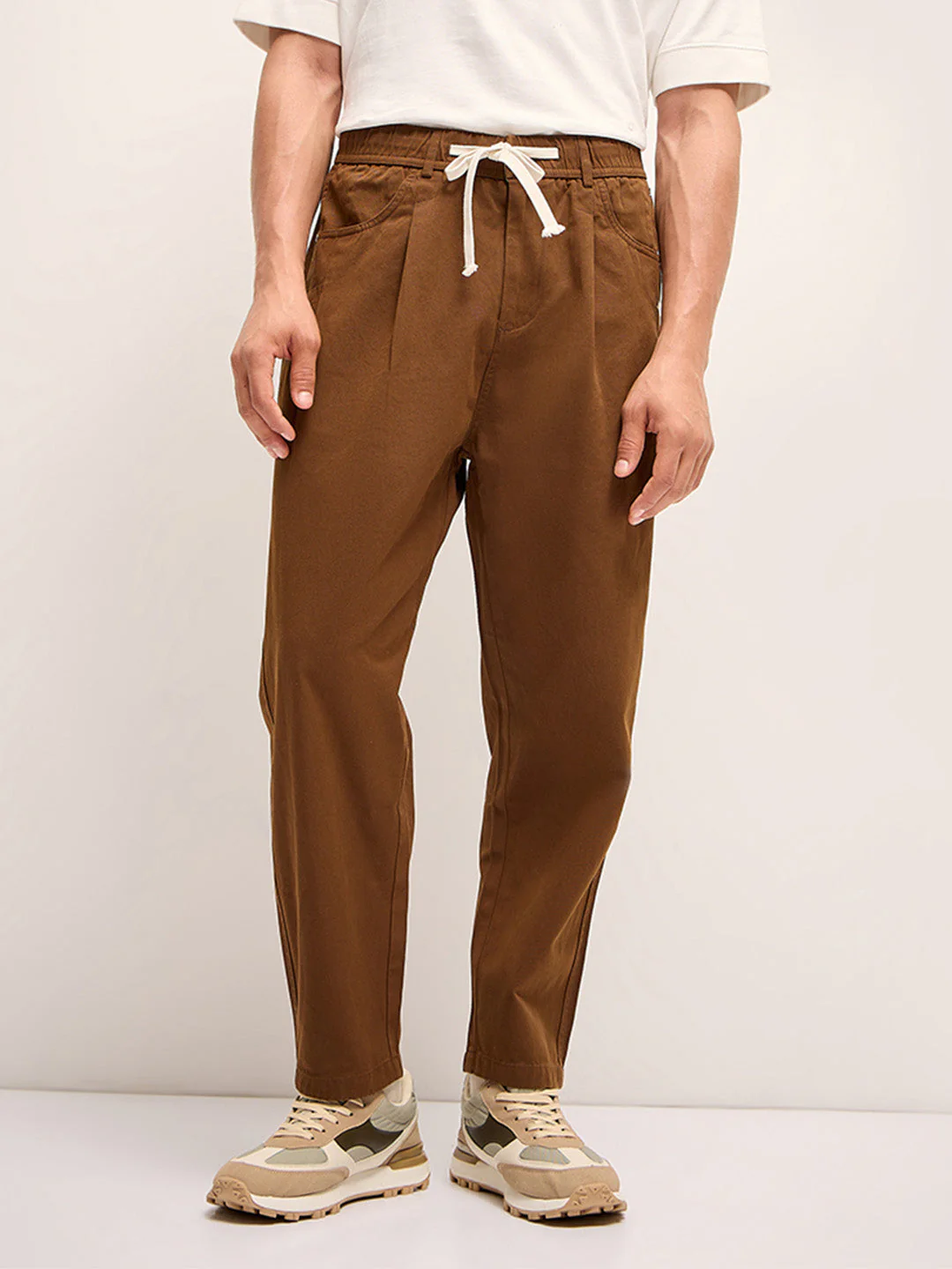 Men Brown Solid Relax Fit Mid-Rise Casual Pant