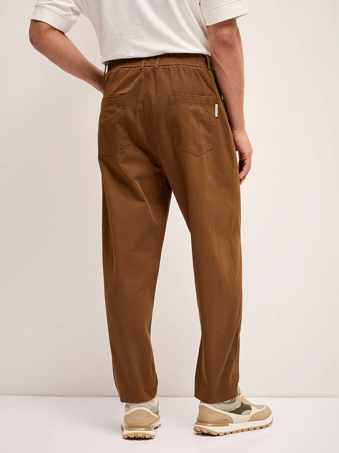 Men Brown Solid Relax Fit Mid-Rise Casual Pant - Image 2