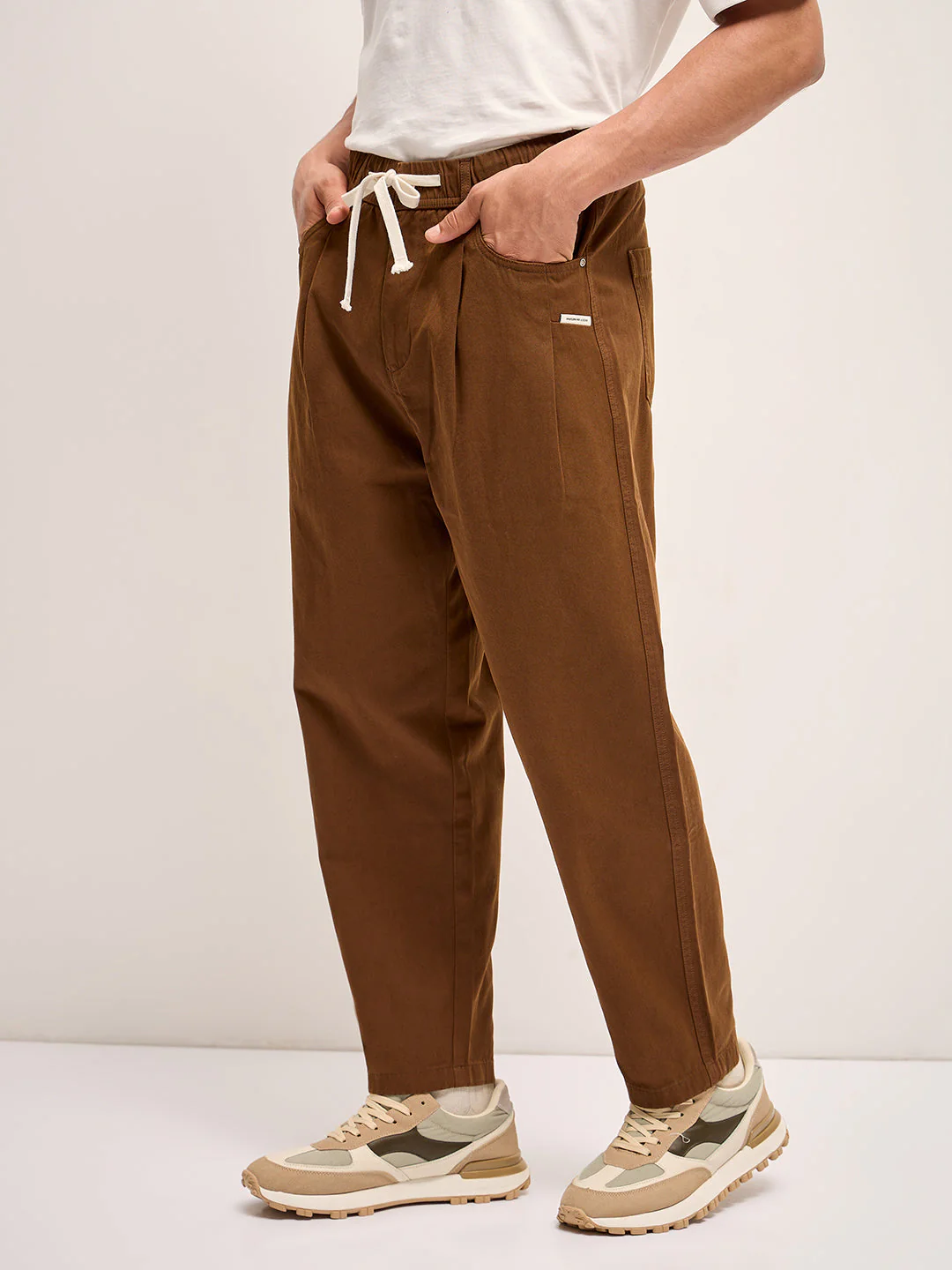 Men Brown Solid Relax Fit Mid-Rise Casual Pant - Image 3
