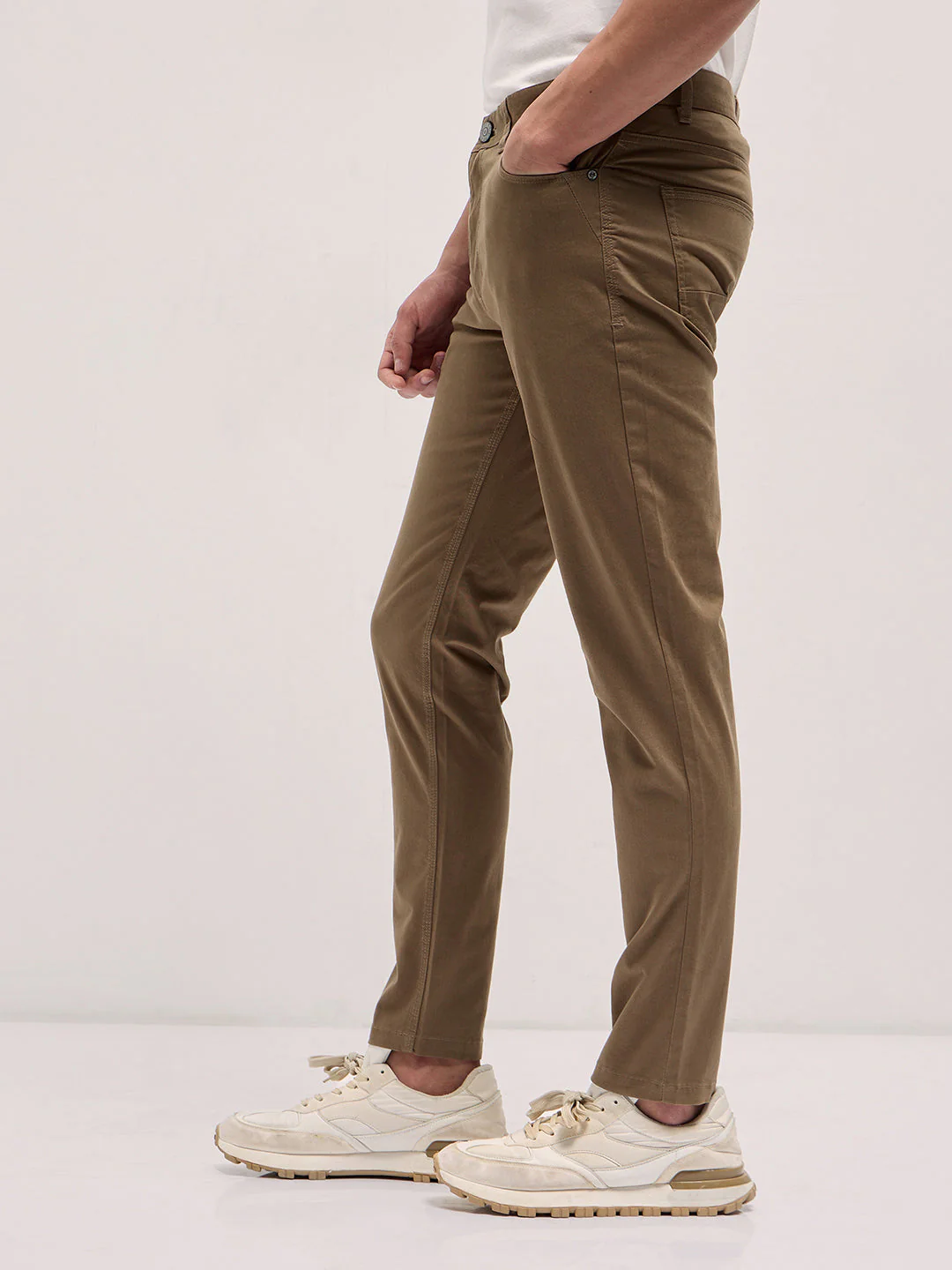 Men Brown Solid Slim Fit Casual Chino Trouser - Image 3