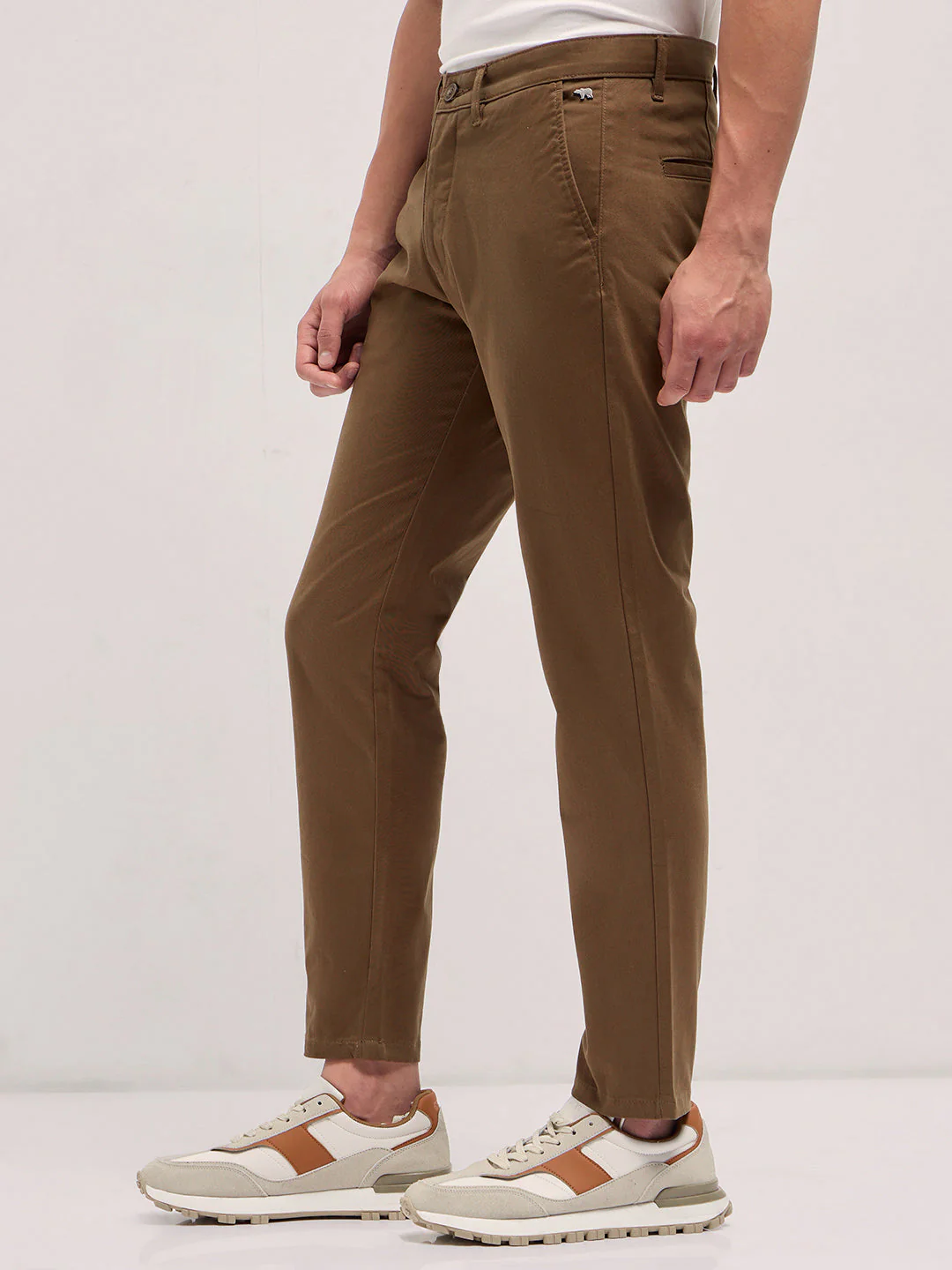 Men Brown Solid Slim Fit Casual Chino Trouser - Image 3