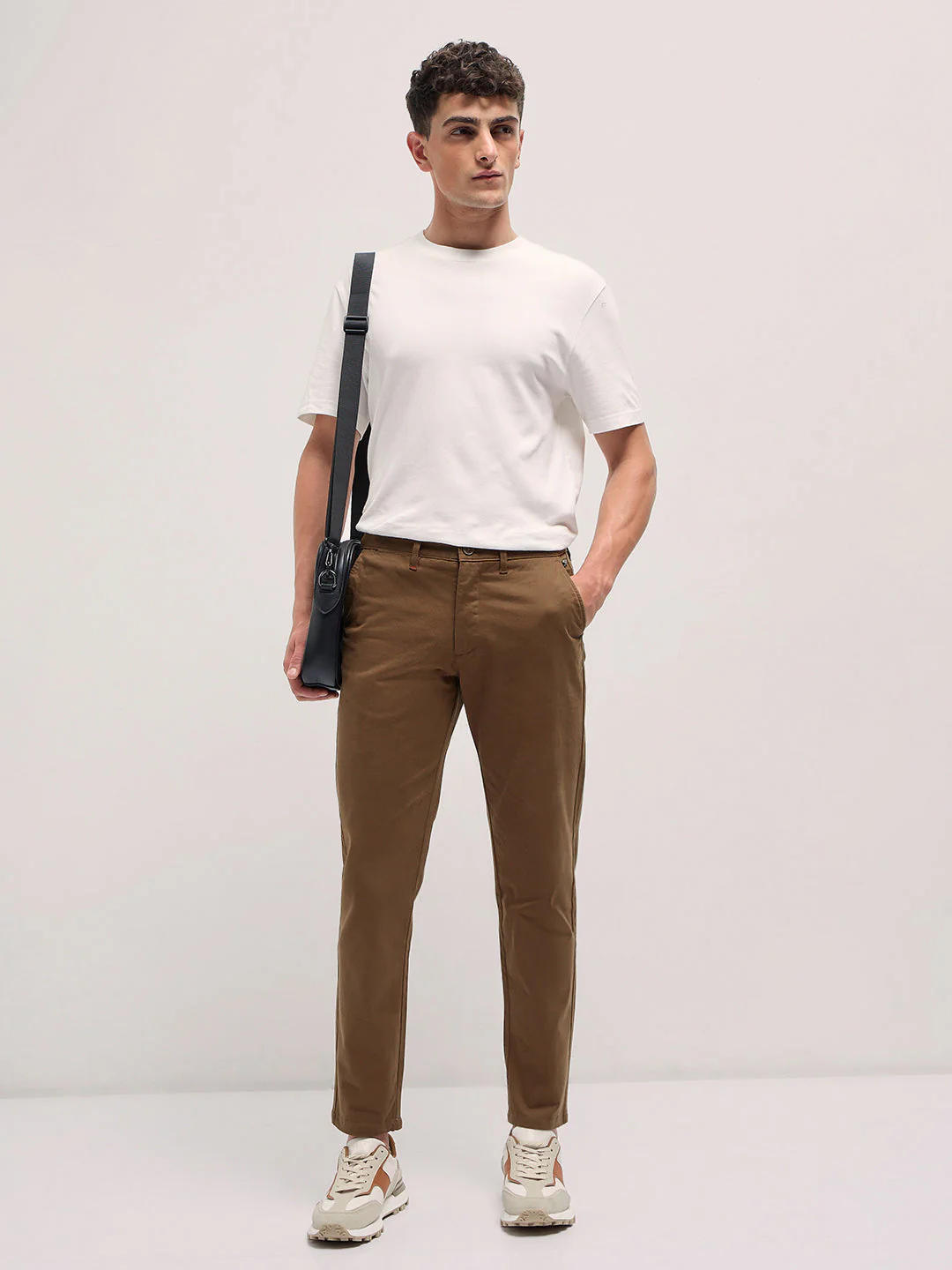 Men Brown Solid Slim Fit Casual Chino Trouser - Image 4