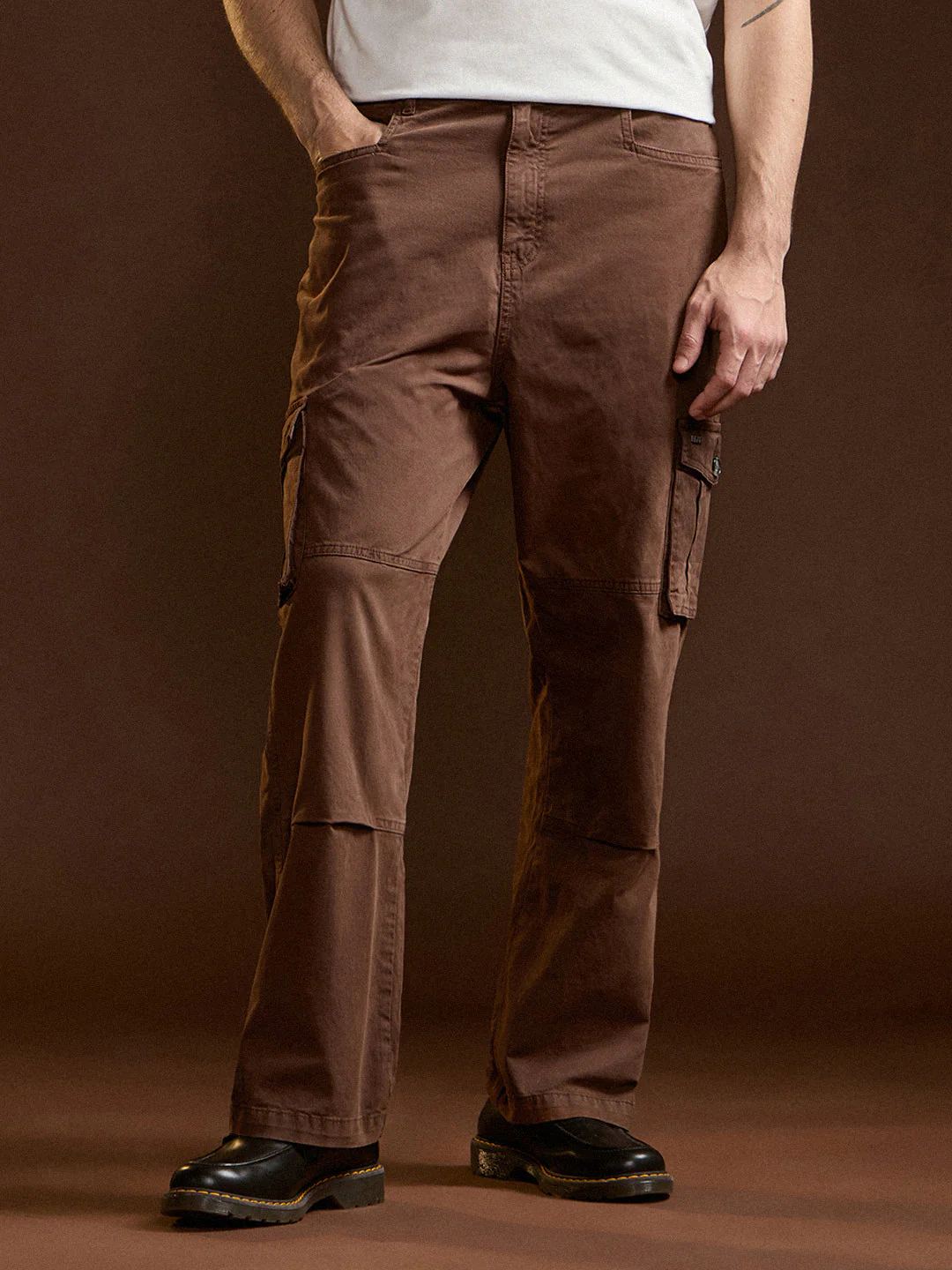 Men Brown Solid Straight Fit Cargo Pant - Image 5