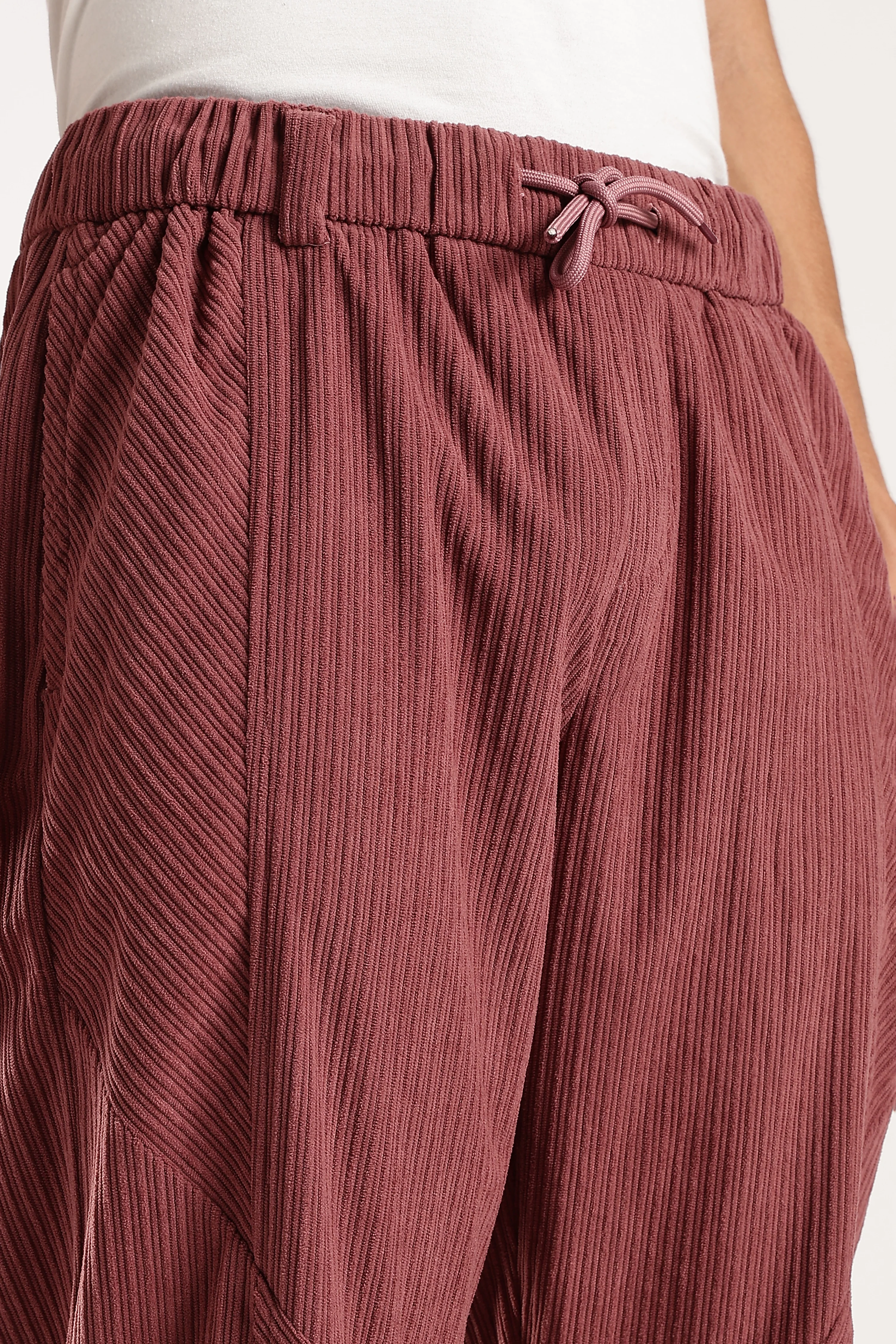 Men Burgundy Textured Drawcord Trousers - Image 10
