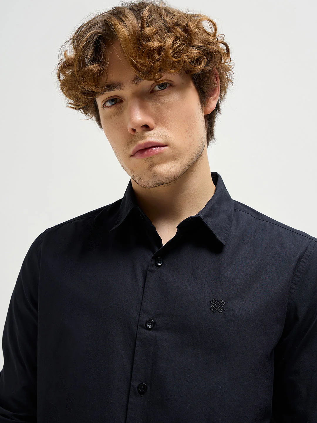 Men Classic Black Solid Design Slim Fit Casual Shirt - Image 5