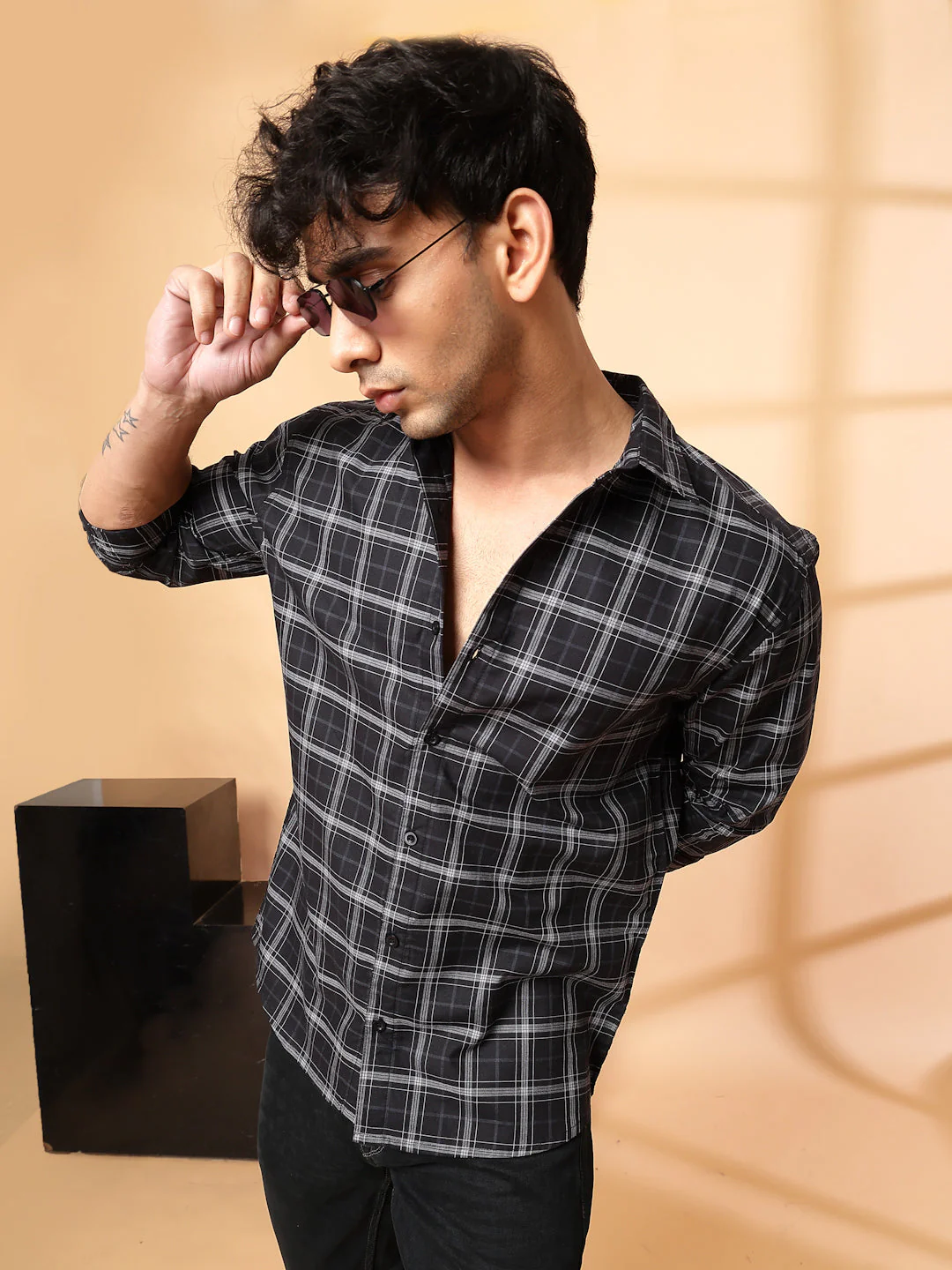 Men Classic Checkered Cotton Fabric Shirt - Image 4