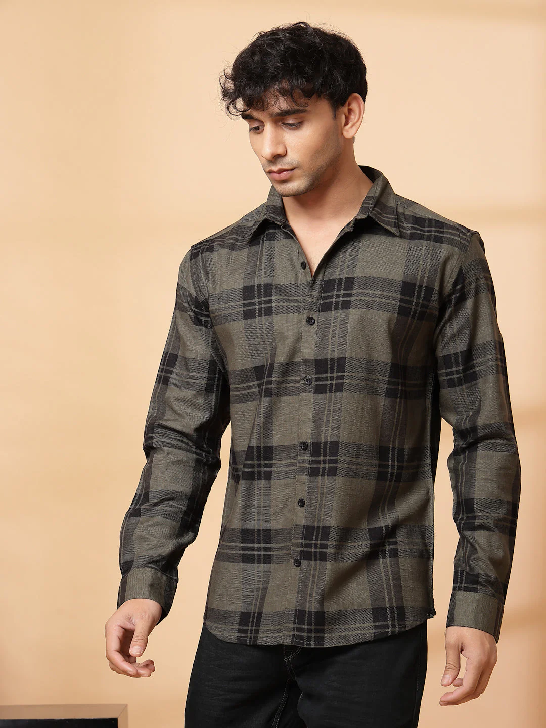 Men Classic Checkered Cotton Fabric Shirt - Image 2