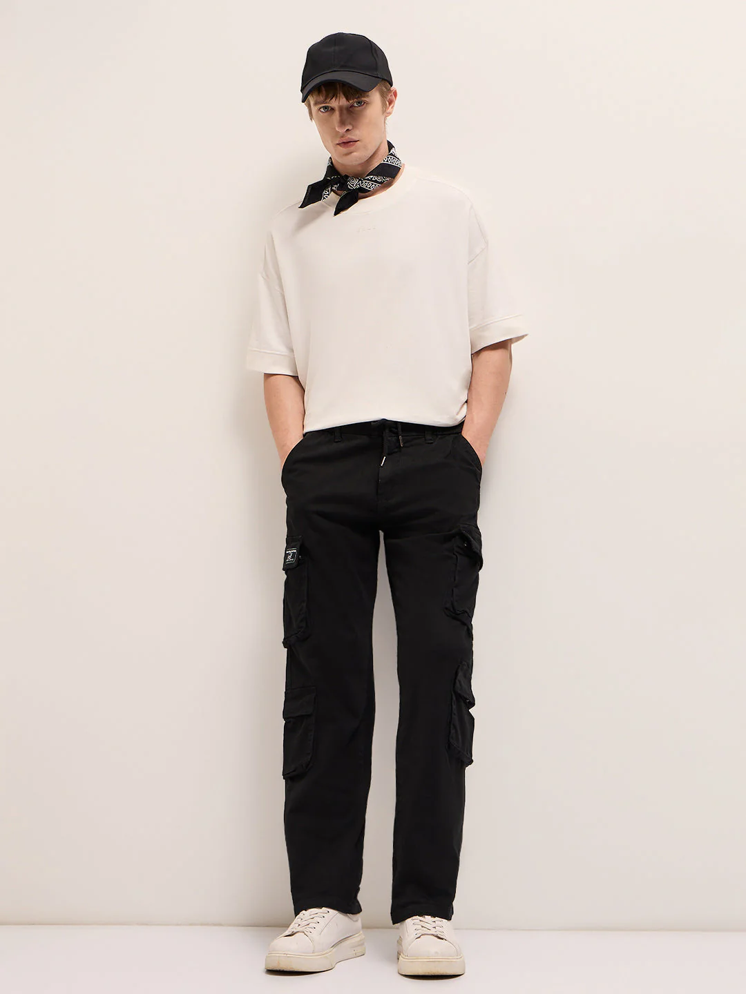 Men Classic Fit Black Cargo Pants - Image 4