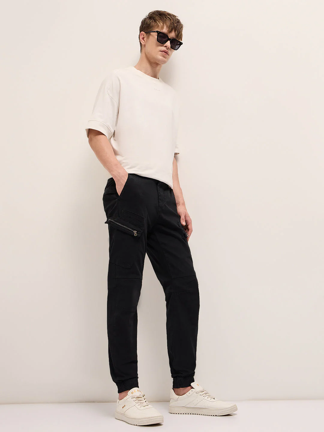 Men Classic Fit Black Cargo Pants - Image 4