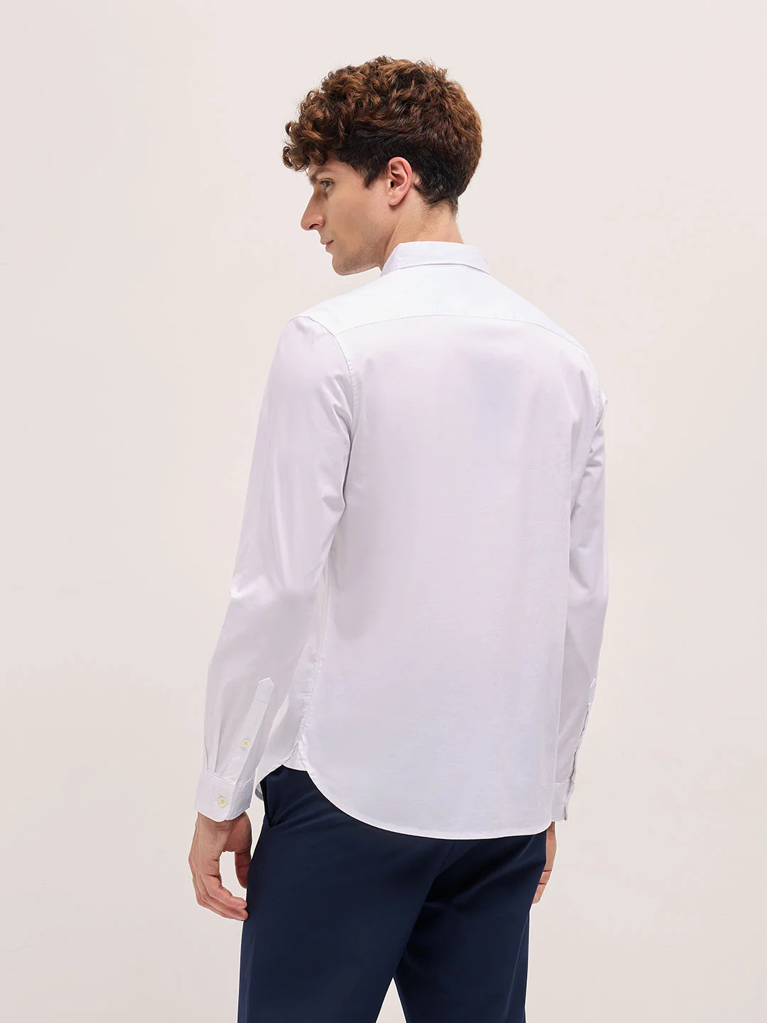 Men Classic White Solid Slim Fit Casual Shirt - Image 2