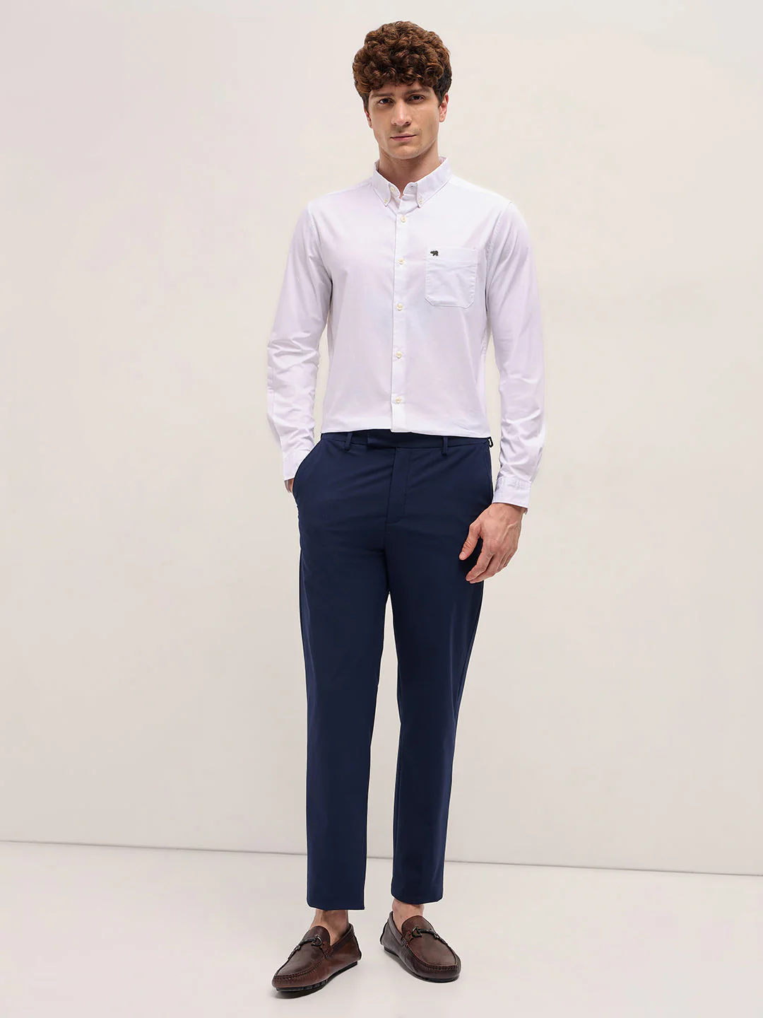Men Classic White Solid Slim Fit Casual Shirt - Image 4