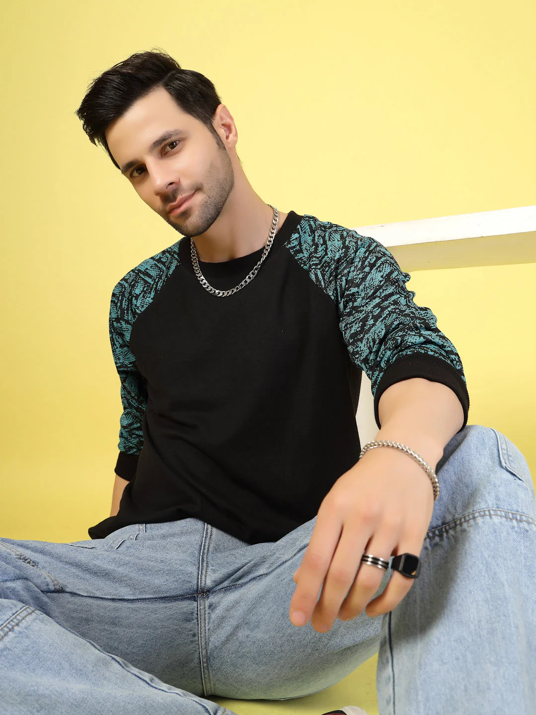 Men Colorblocked Round Neck Sweatshirt - Image 2