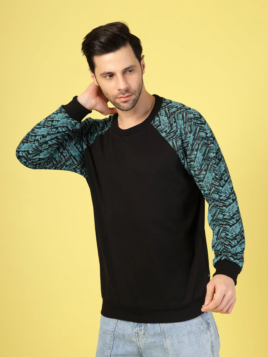 Men Colorblocked Round Neck Sweatshirt - Image 3