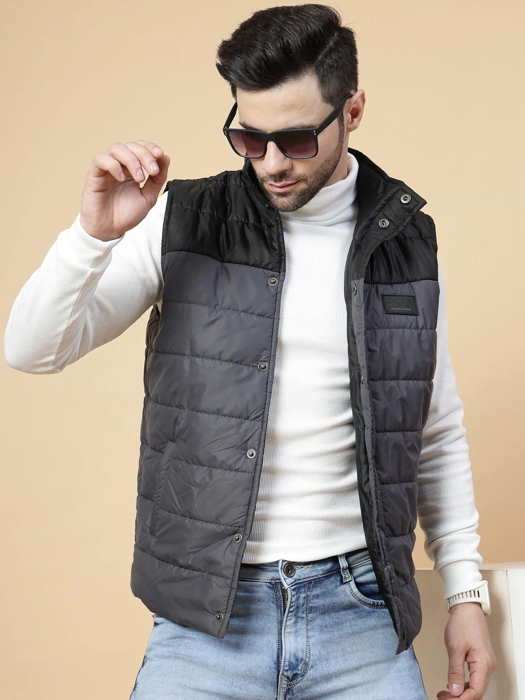 Men Colorblocked Sleeveless Puffer Jacket - Image 2