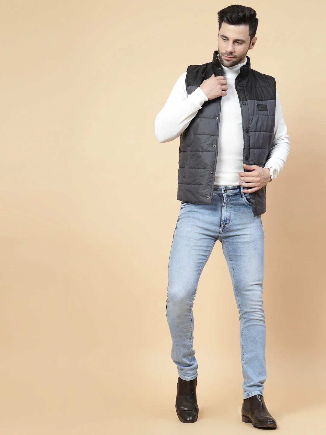 Men Colorblocked Sleeveless Puffer Jacket - Image 3