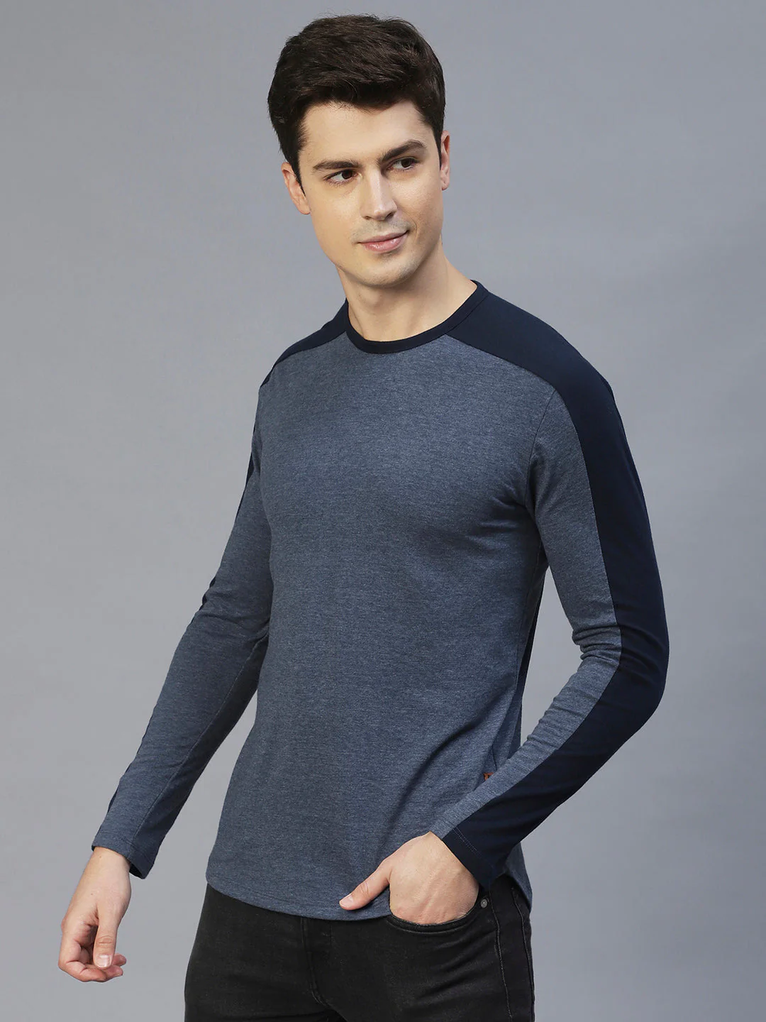 Men Colourblock Round Neck T-Shirt