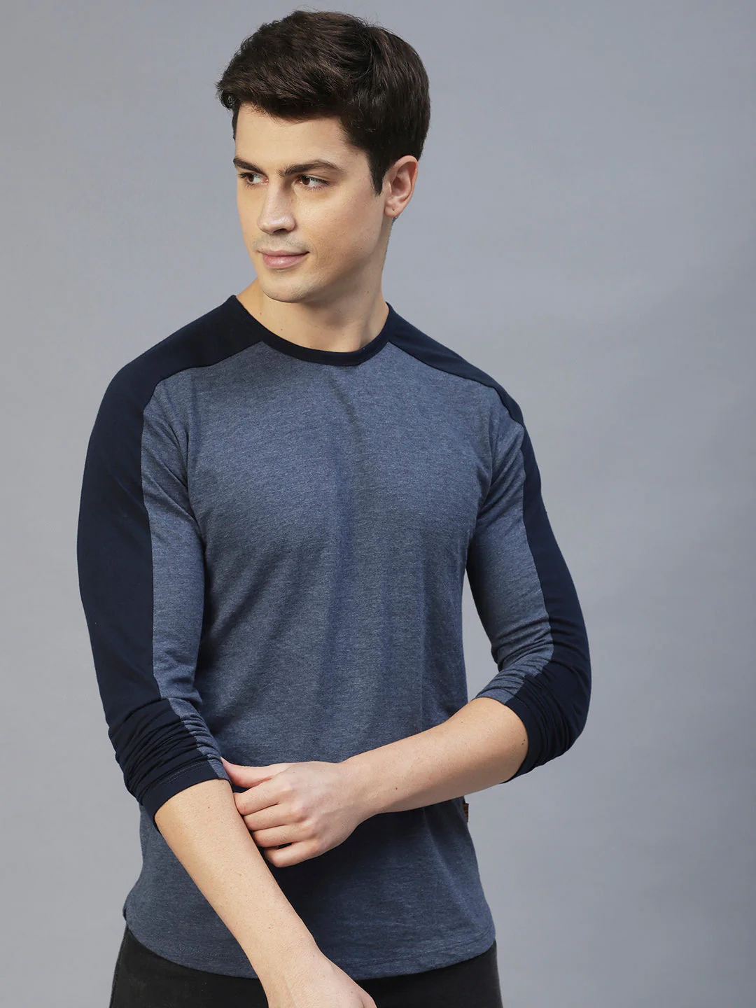 Men Colourblock Round Neck T-Shirt - Image 4