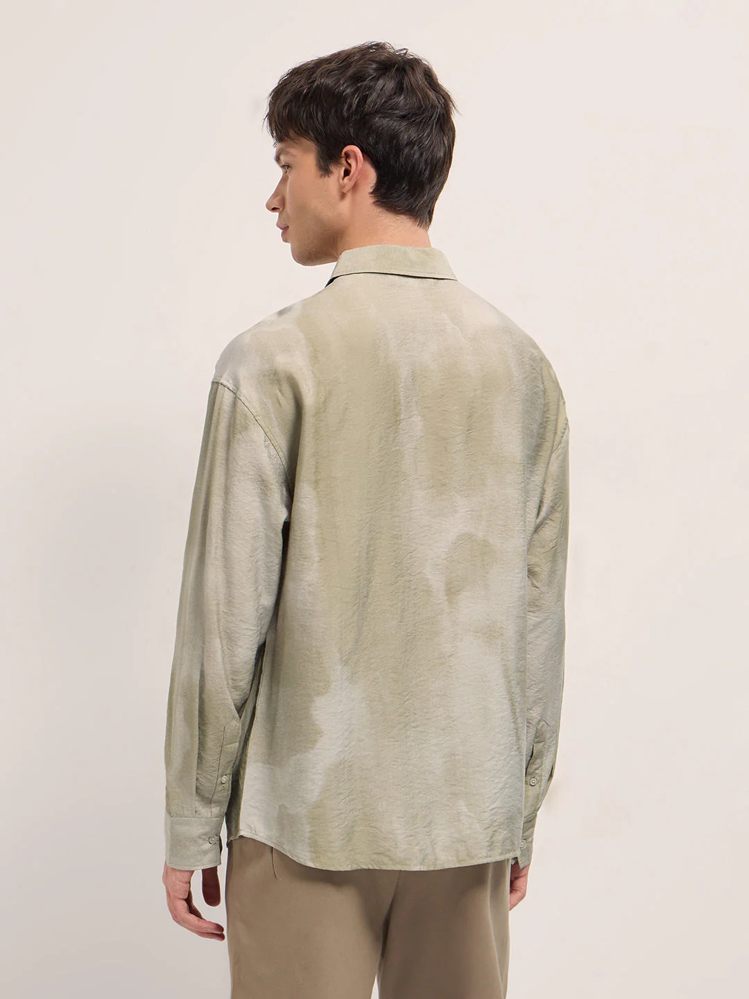 Men Cream Abstract Print Crinkled Textured Relaxed Fit Casual Shirt - Image 2