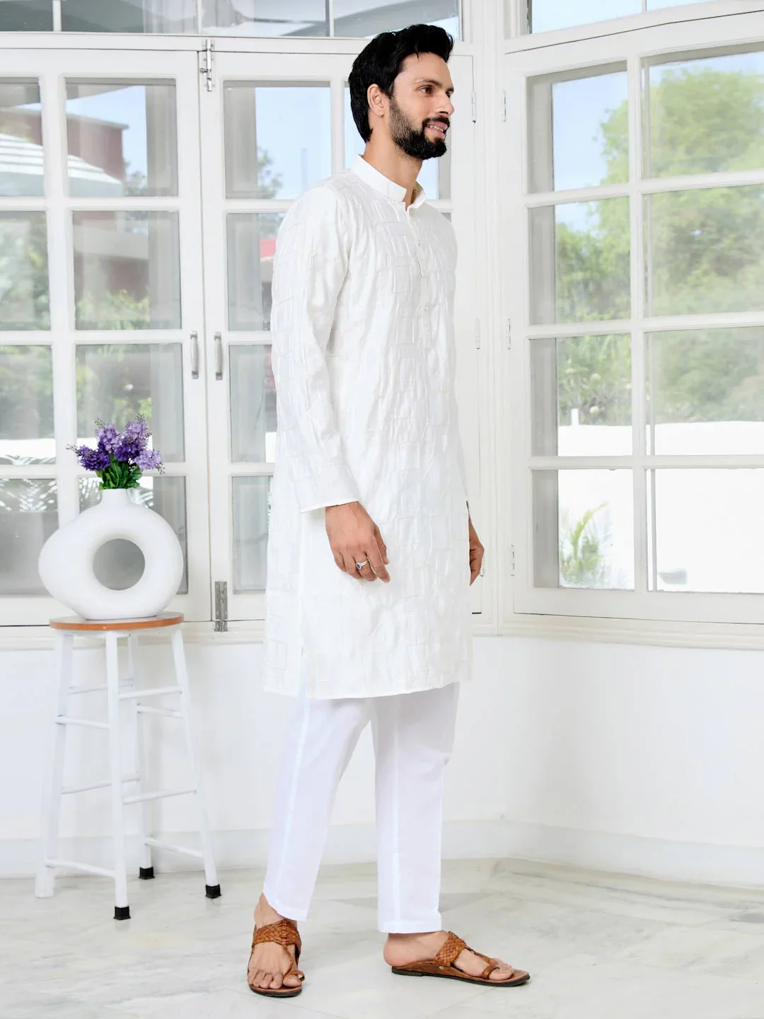 Men Cream Geometric Embroidered Thread Work Mandarin Collar Straight Kurta - Image 2