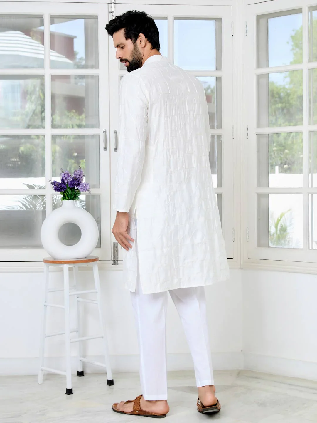Men Cream Geometric Embroidered Thread Work Mandarin Collar Straight Kurta - Image 3