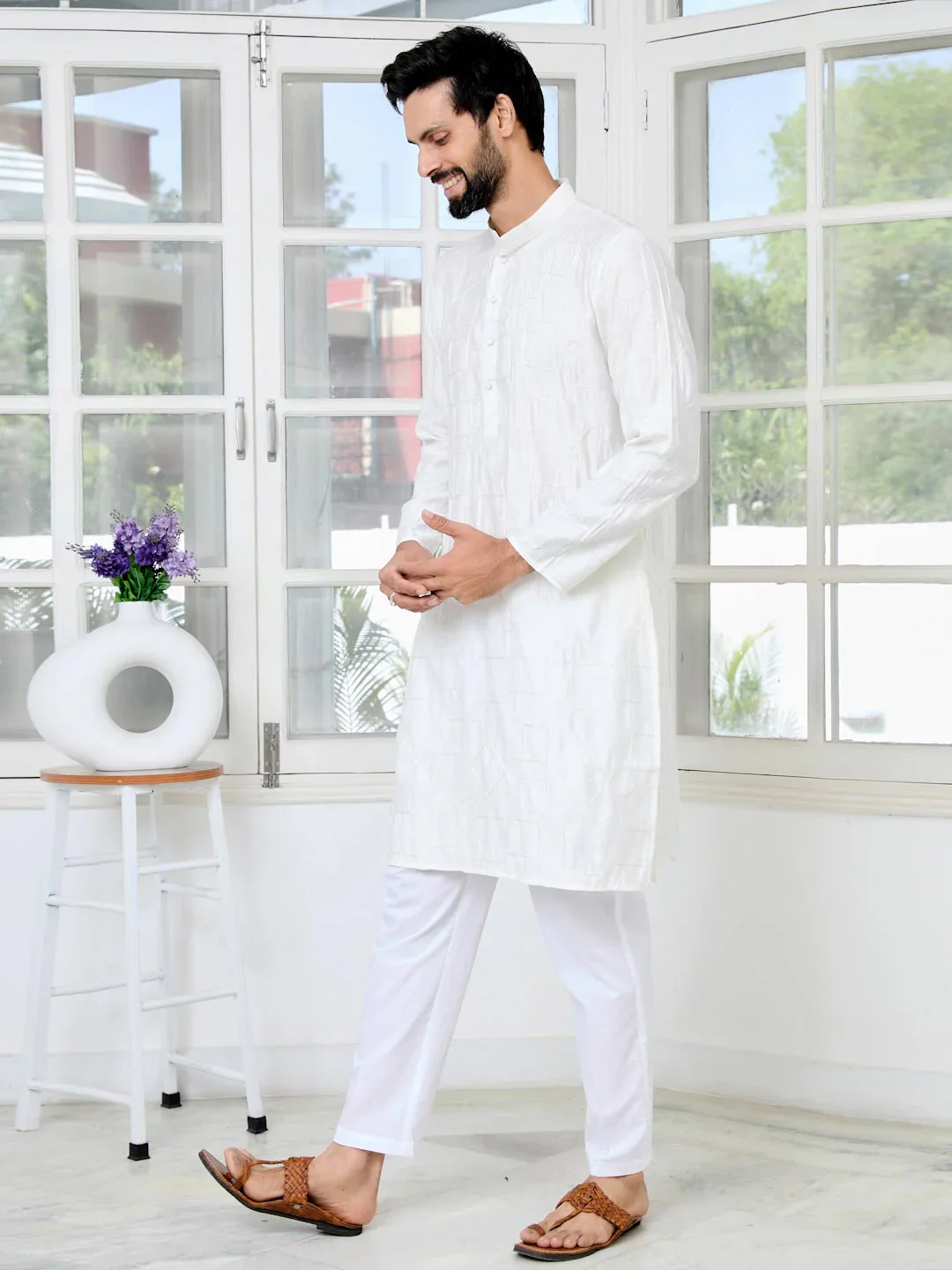 Men Cream Geometric Embroidered Thread Work Mandarin Collar Straight Kurta - Image 4