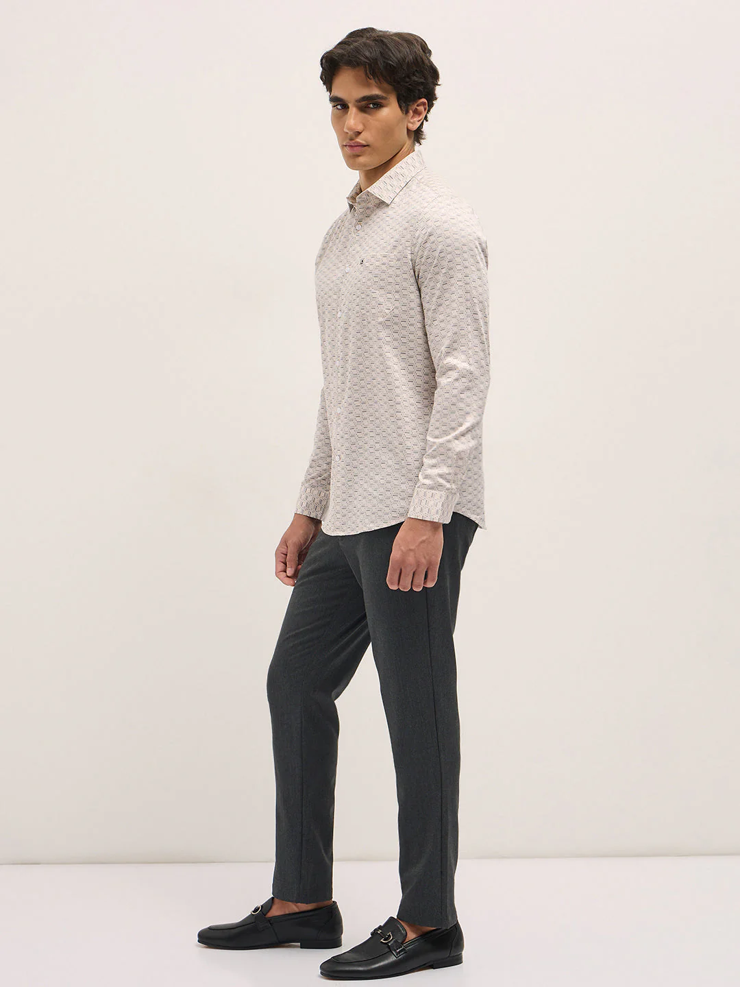 Men Cream Geometric Printed Tailored Fit Formal Shirt - Image 3