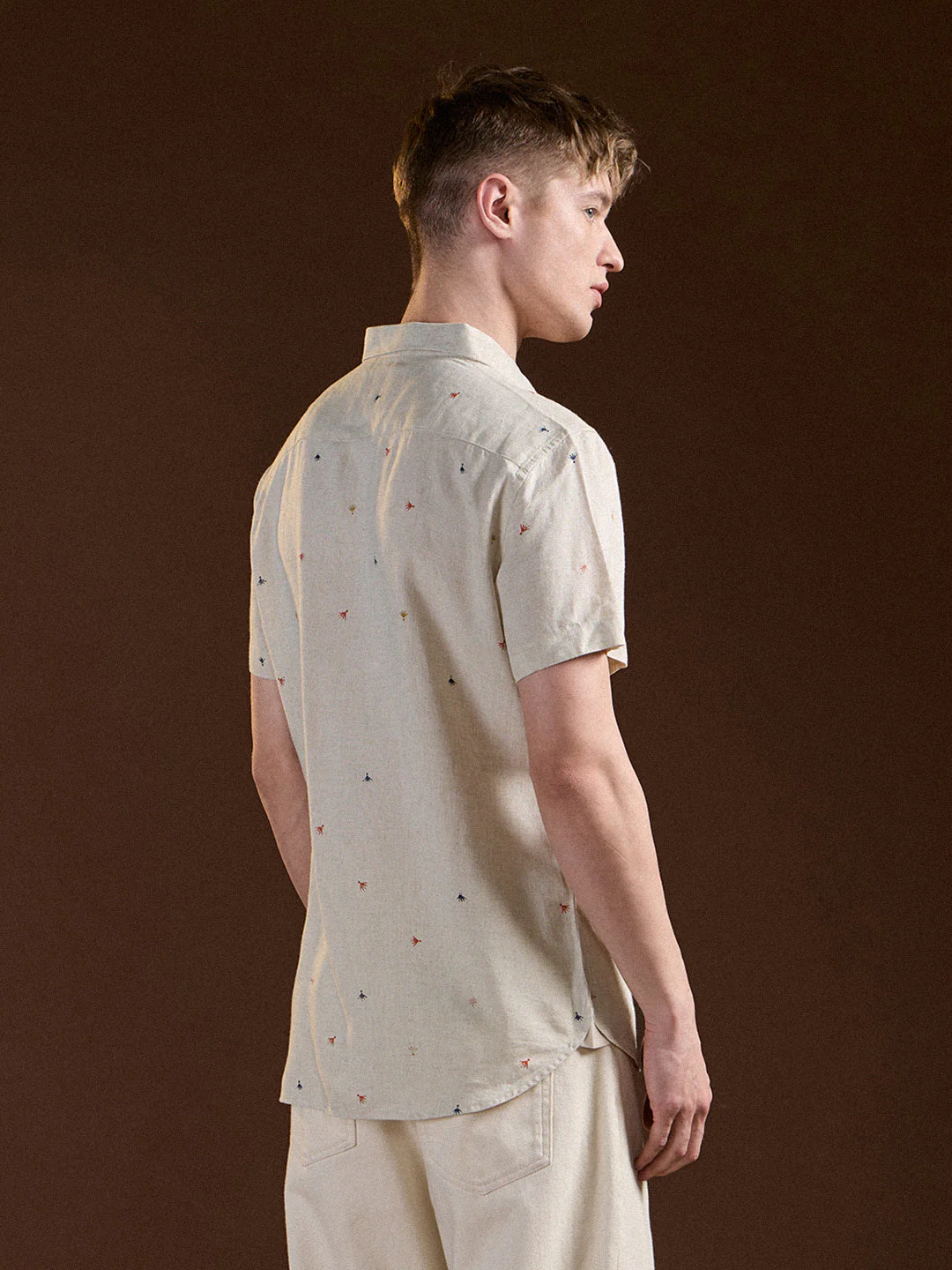 Men Cream Printed Slim Fit Casual Shirt - Image 2