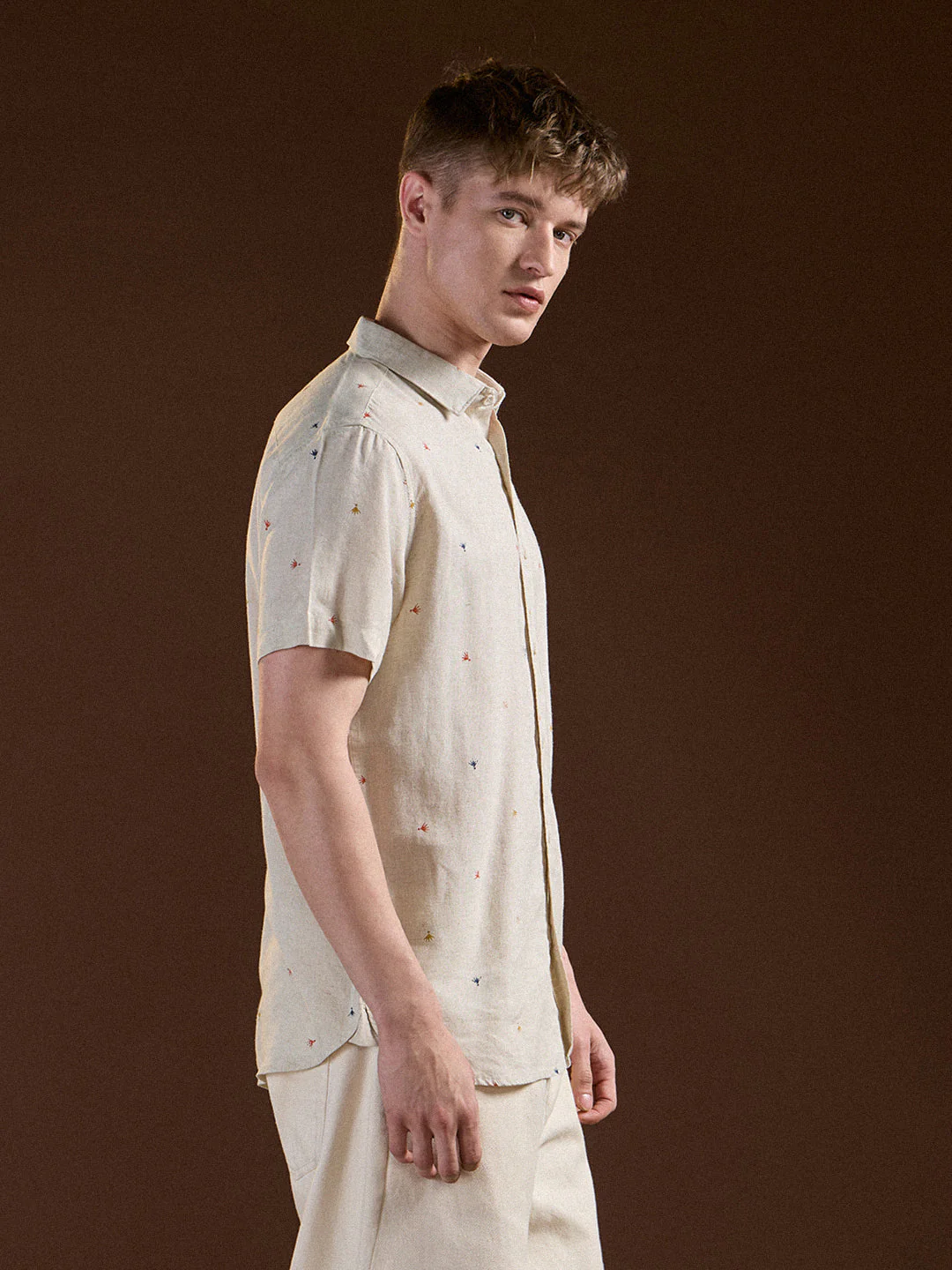 Men Cream Printed Slim Fit Casual Shirt - Image 3
