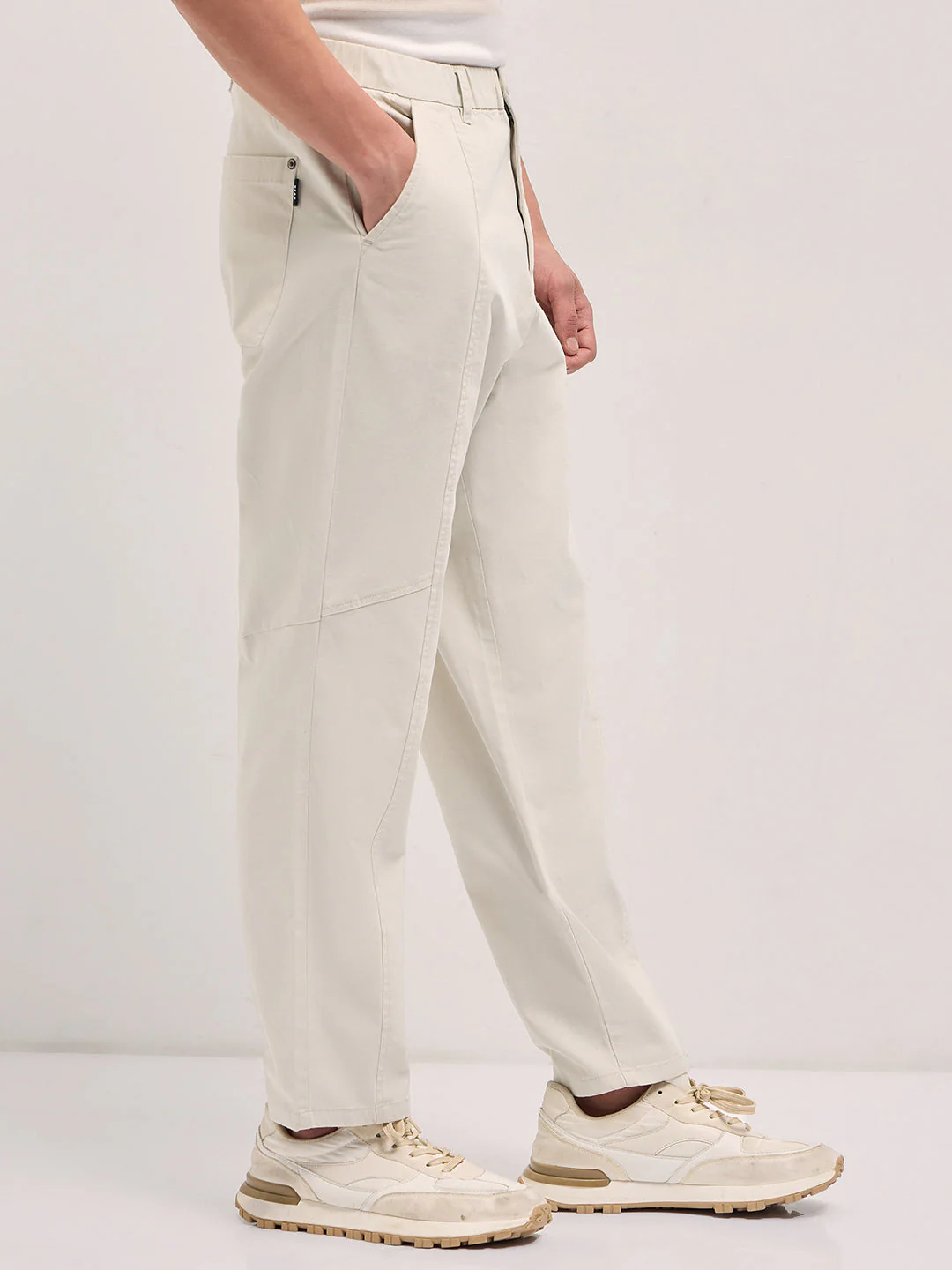 Men Cream Solid Baggy Fit Casual Trouser - Image 3
