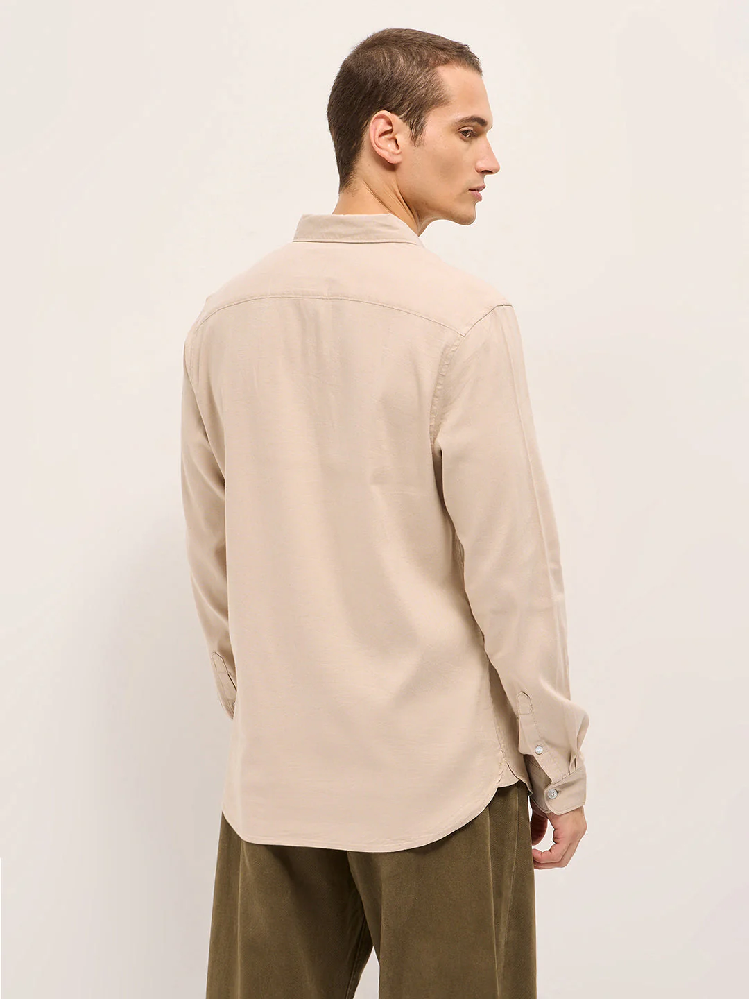 Men Cream Solid Cotton Blend Slim Fit Casual Shirt - Image 2