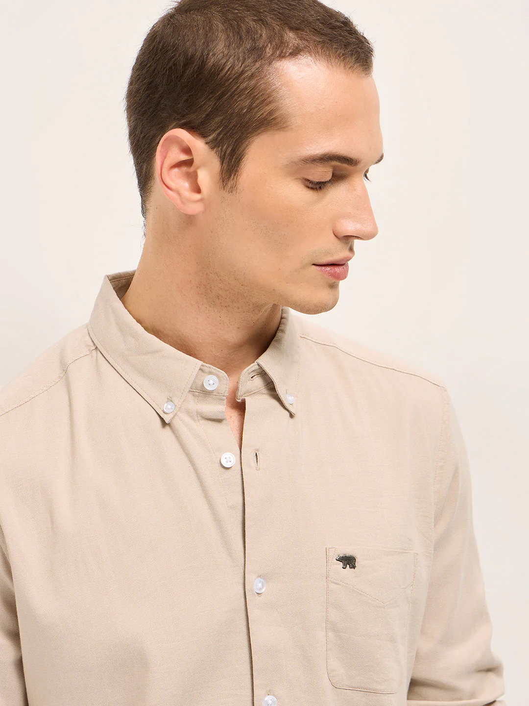 Men Cream Solid Cotton Blend Slim Fit Casual Shirt - Image 5