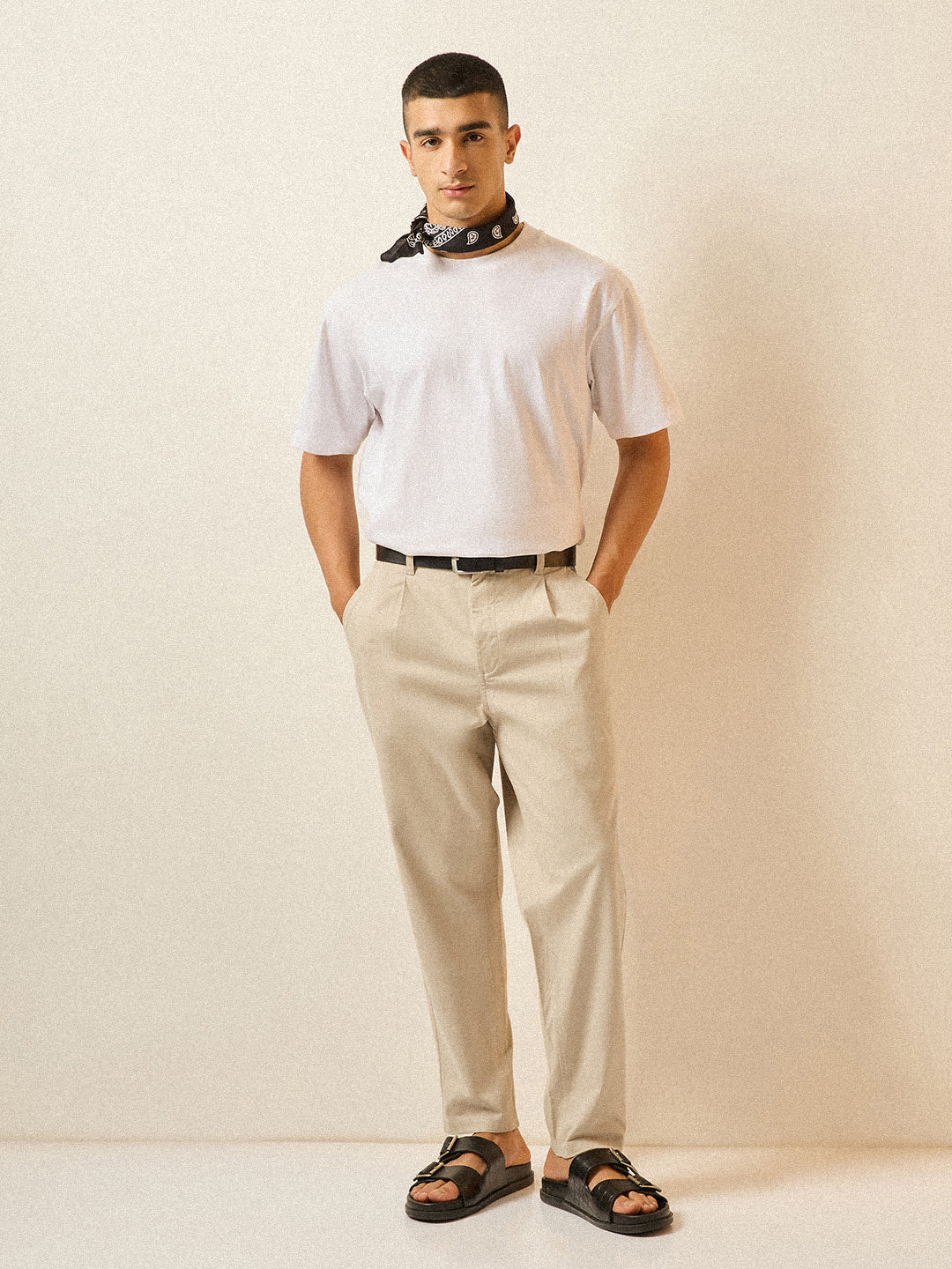 Men Cream Solid Cropped Carrot Fit Casual Chino Trouser - Image 4
