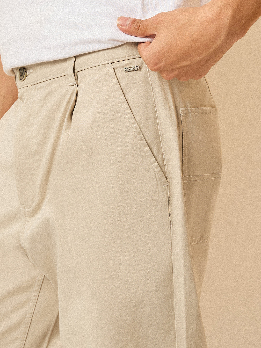 Men Cream Solid Cropped Carrot Fit Casual Chino Trouser - Image 5
