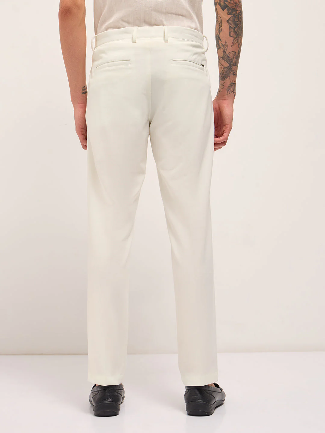 Men Cream Solid Regular Fit Formal Trousers - Image 2