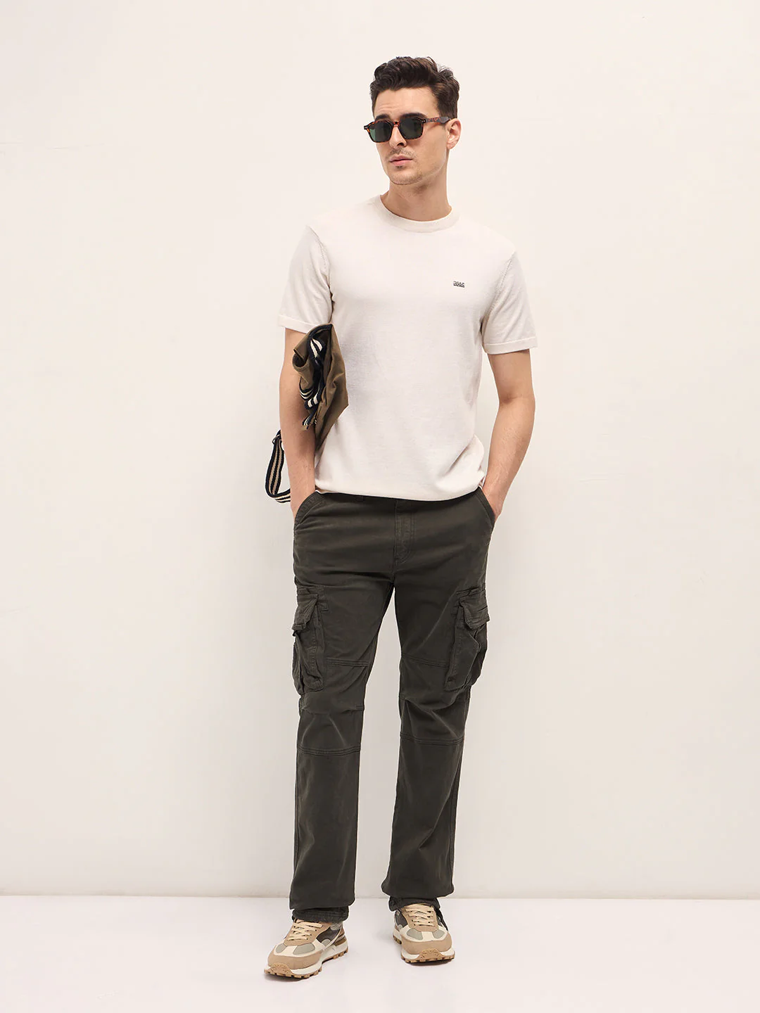 Men Cream Solid Regular Fit Ribbed Crew Neck T-shirt - Image 4