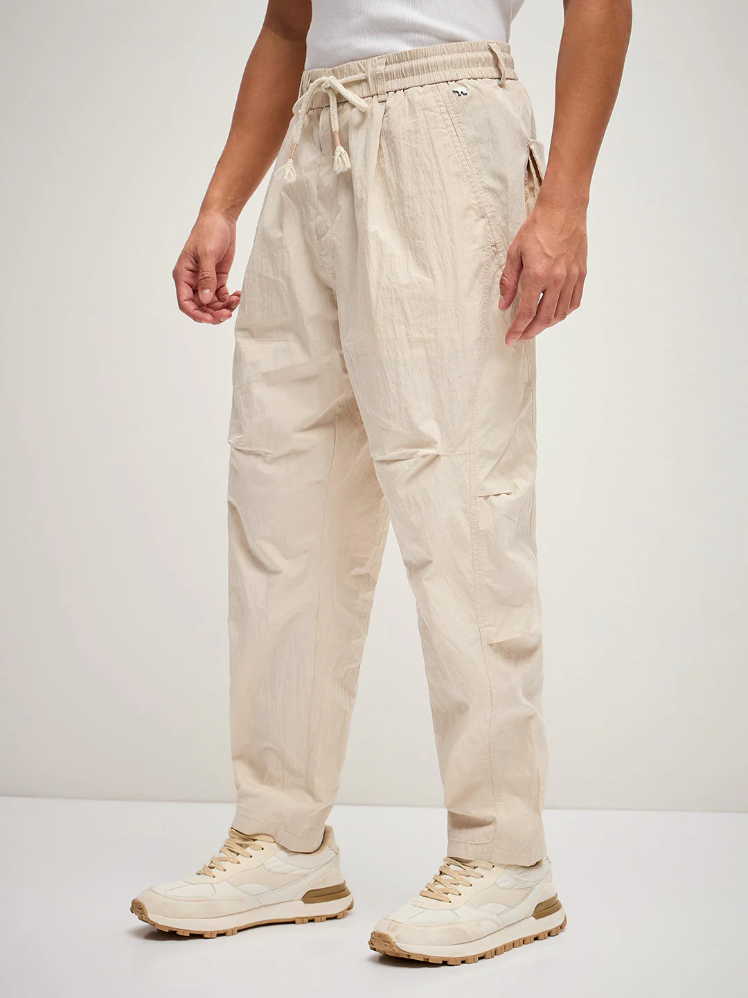 Men Cream Solid Relax Fit Mid-Rise Casual Pant - Image 3
