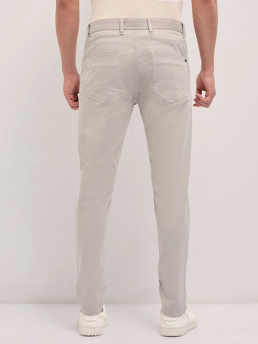 Men Cream Solid Slim Fit Casual Chino Trouser - Image 2