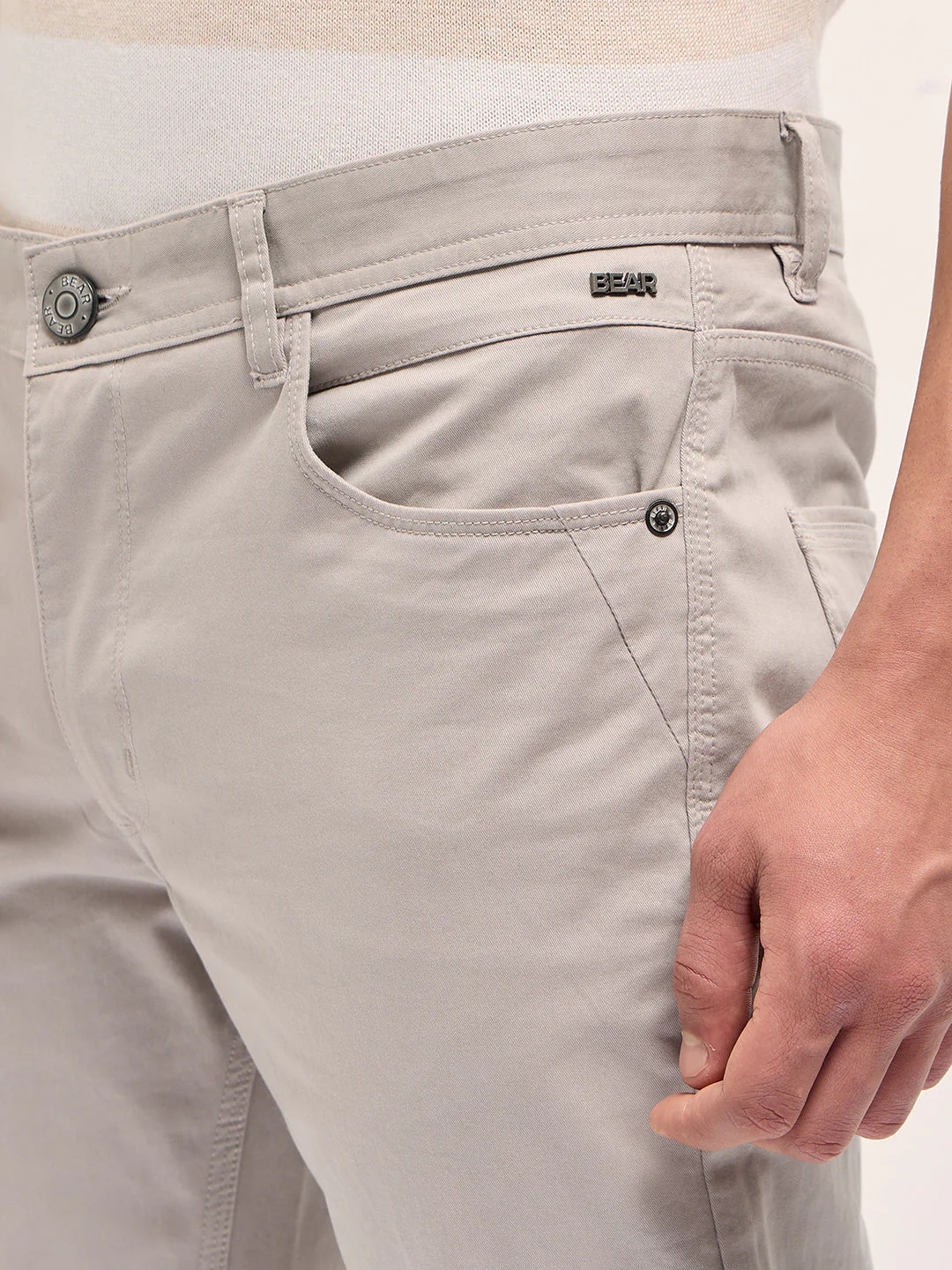 Men Cream Solid Slim Fit Casual Chino Trouser - Image 5