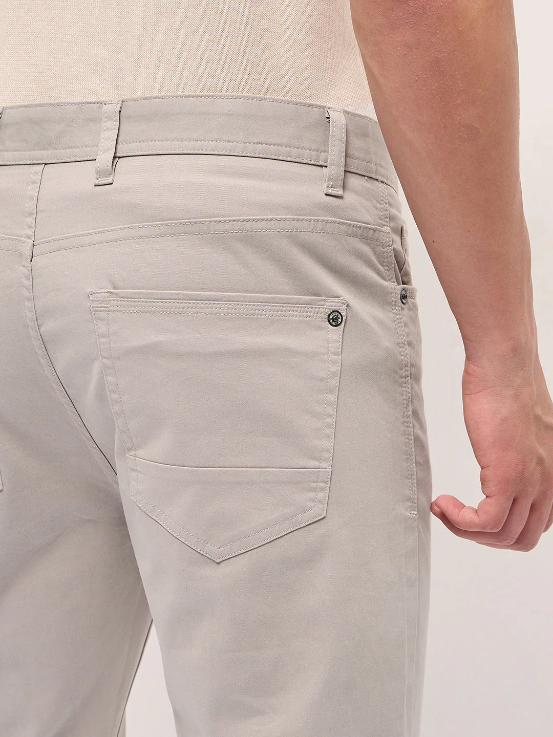 Men Cream Solid Slim Fit Casual Chino Trouser - Image 6