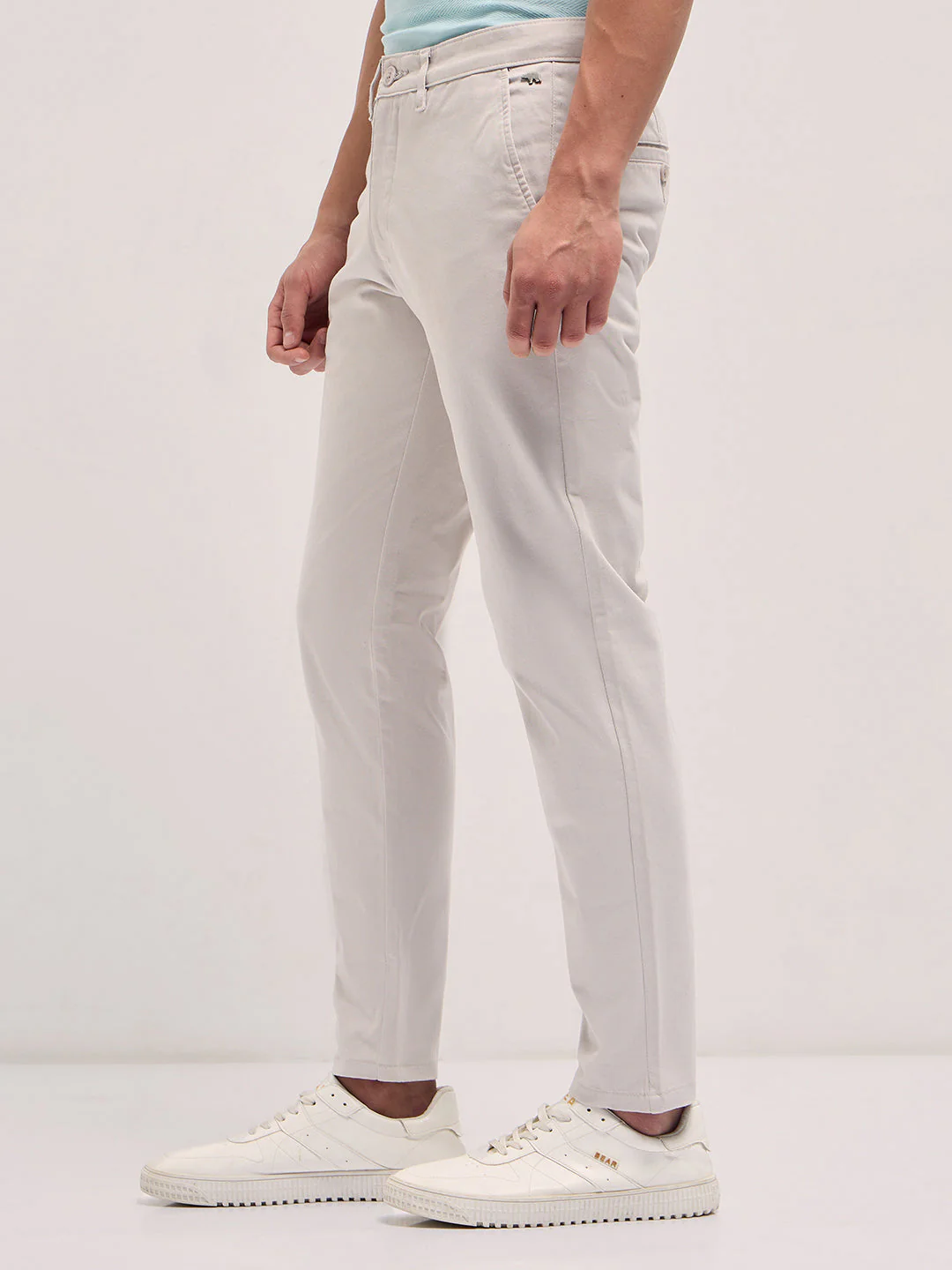 Men Cream Solid Slim Fit Casual Chino Trouser - Image 3
