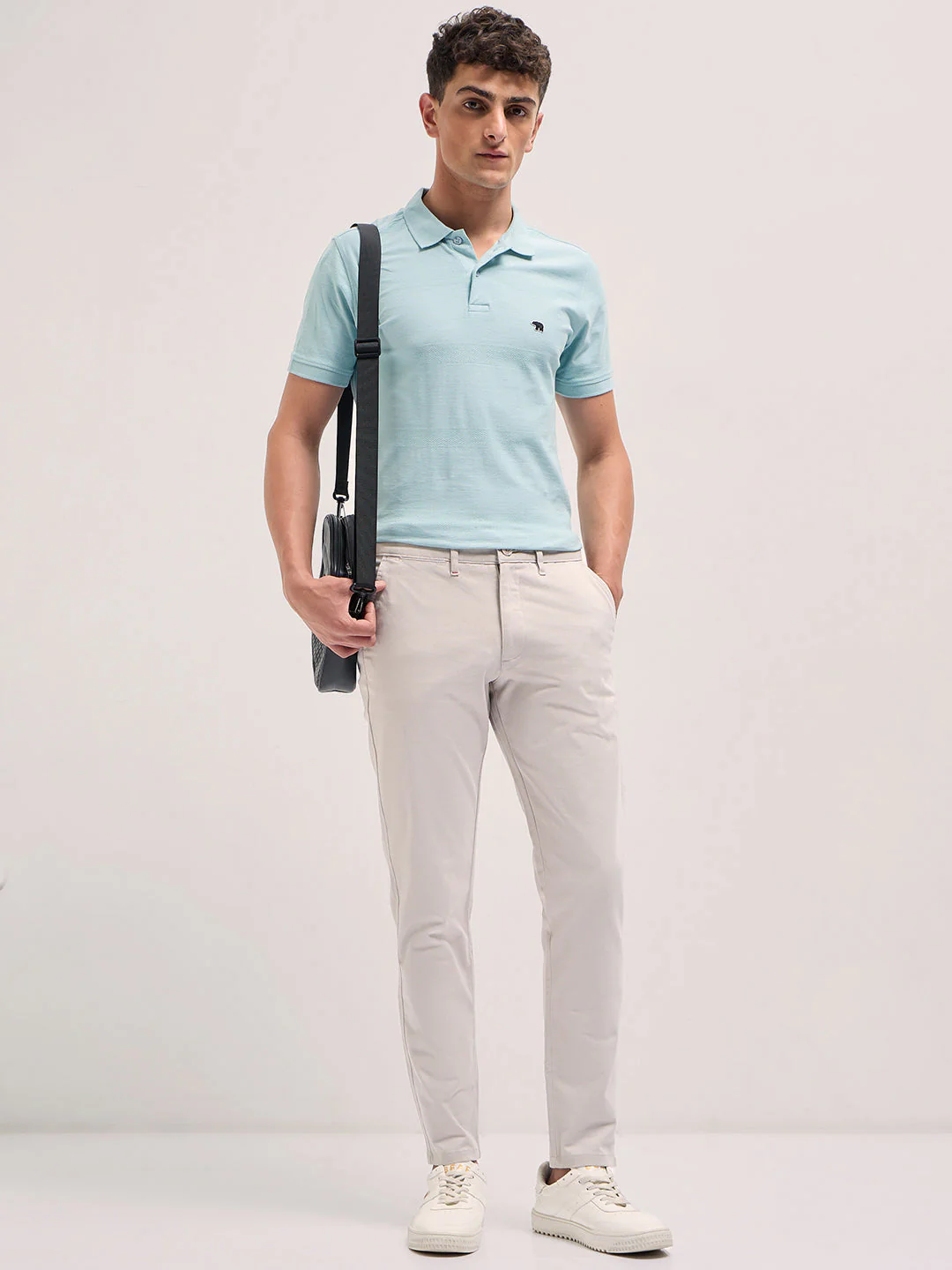 Men Cream Solid Slim Fit Casual Chino Trouser - Image 4