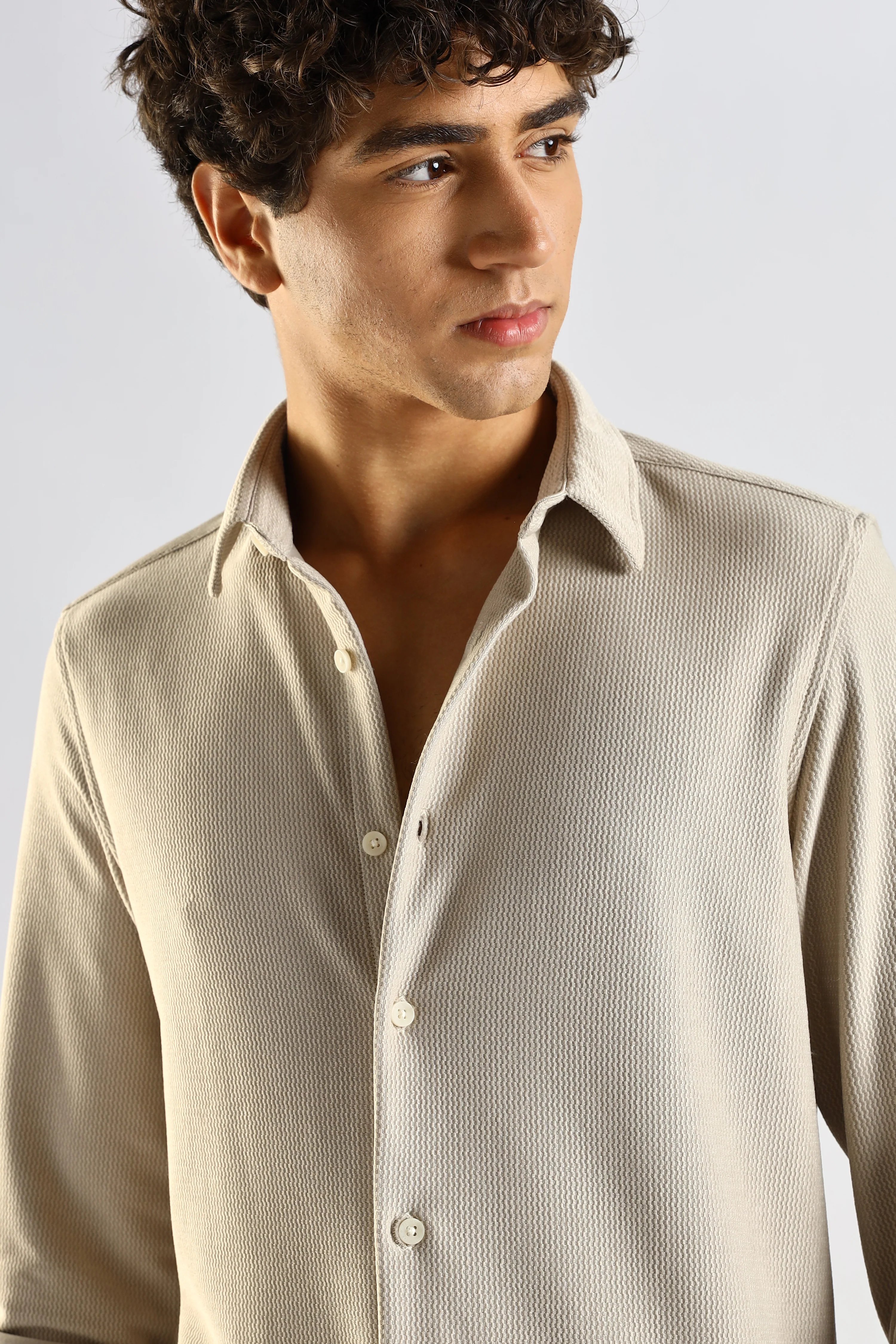 Men Cream Textured Spread Collar Shirt - Image 3
