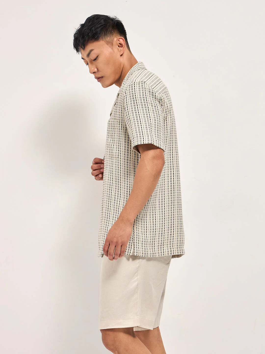 Men Cream Textured Striped Regular Fit Casual Shirt - Image 3