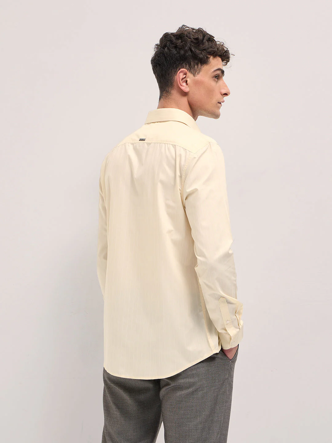 Men Cream Vertical Striped Tailored Fit Formal Shirt - Image 2