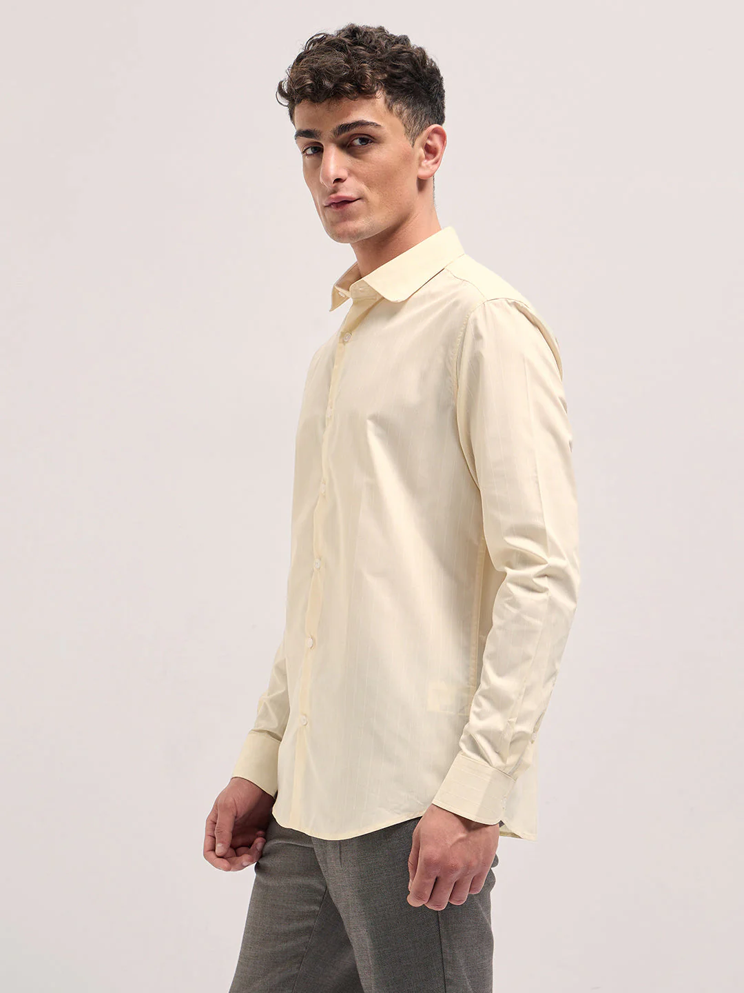 Men Cream Vertical Striped Tailored Fit Formal Shirt - Image 3